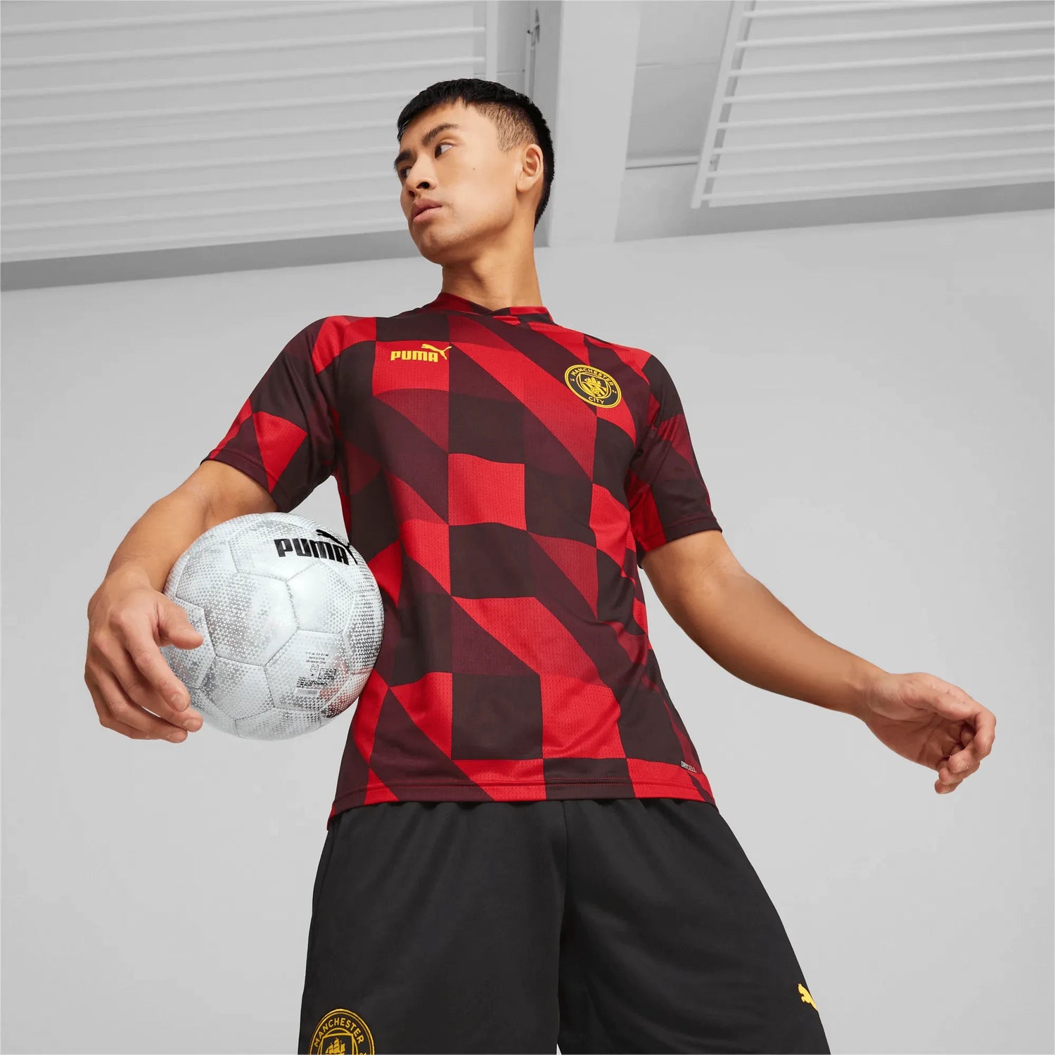 Puma Manchester City Pre-Match Jersey - Red - Black (Model - Front)