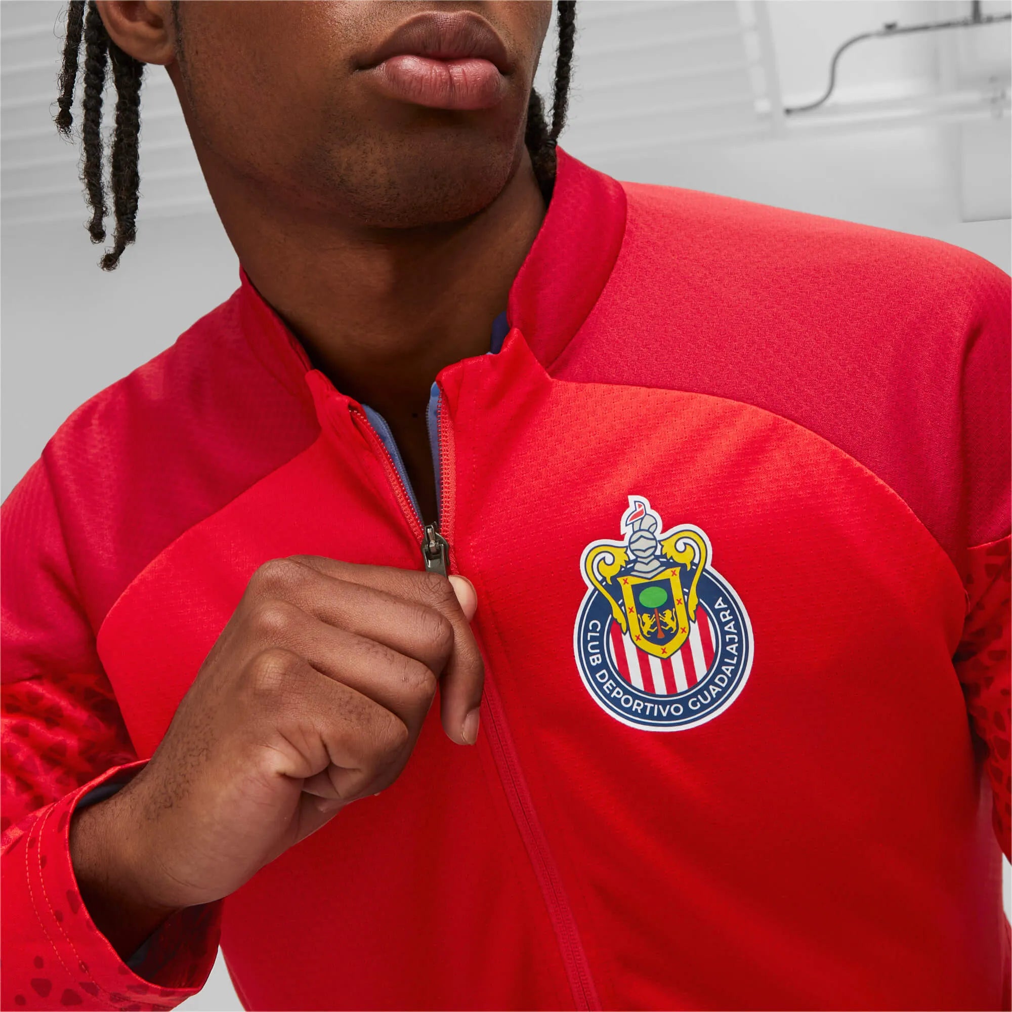 Puma 2023-24 Chivas Men's Training Jacket (Detail 1)