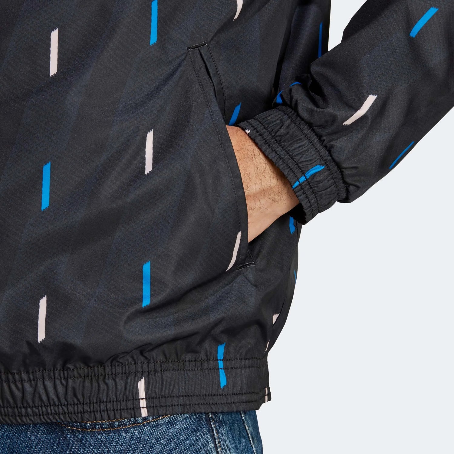 adidas 2022-23 Manchester United Anthem Jacket - Black (Detail 2)