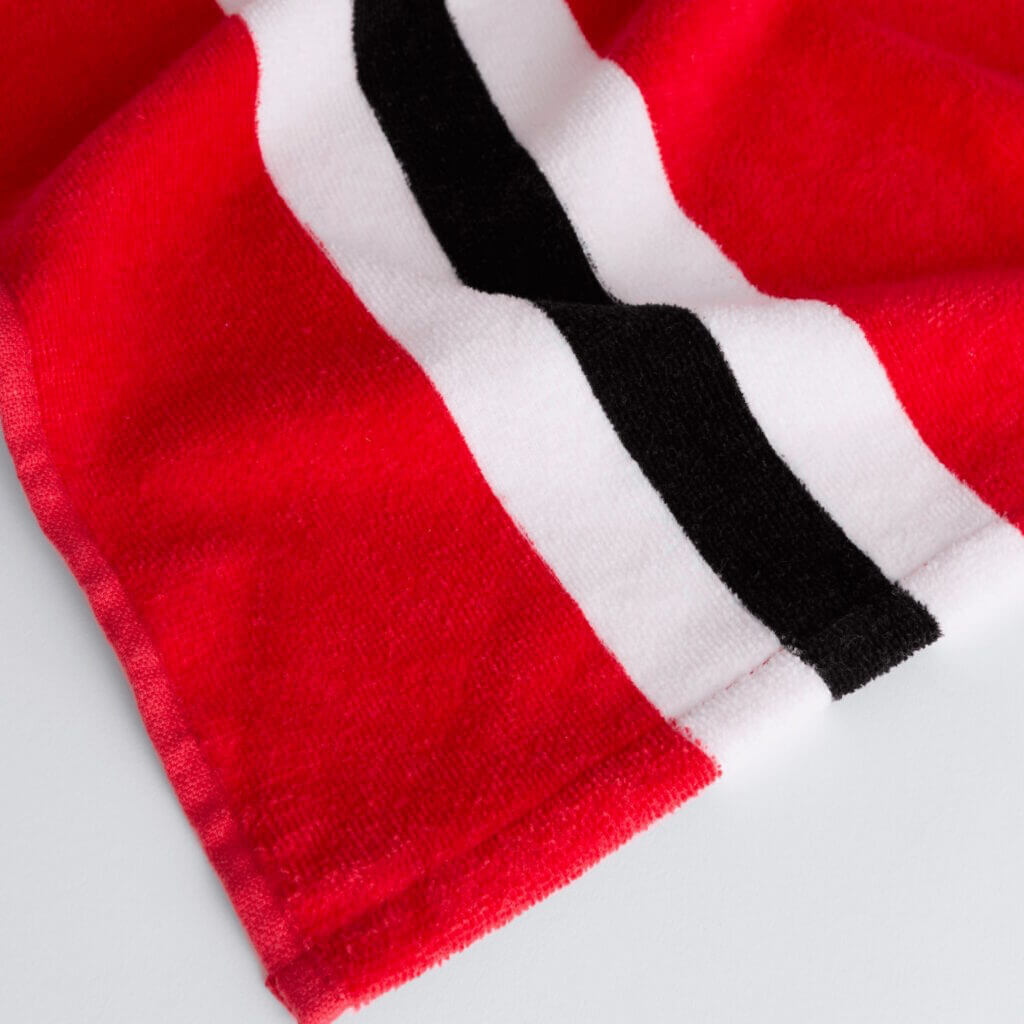 Manchester United Core Stripe Towel (Detail 2)