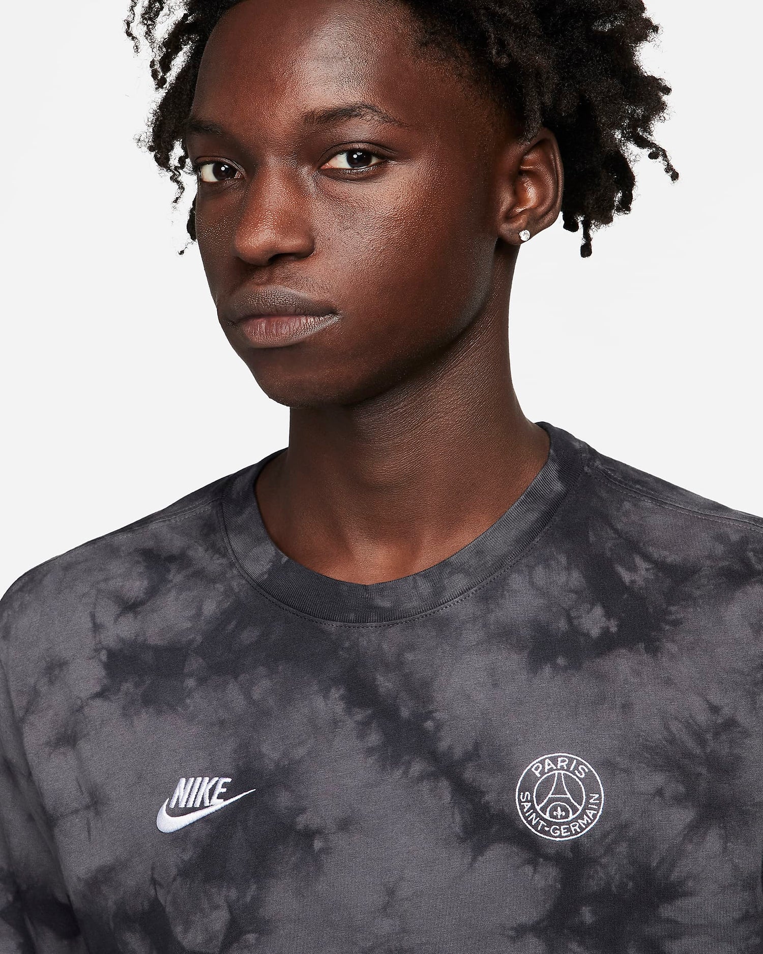 Nike 2023-24 PSG Men's Essential T-Shirt (Detail 1)