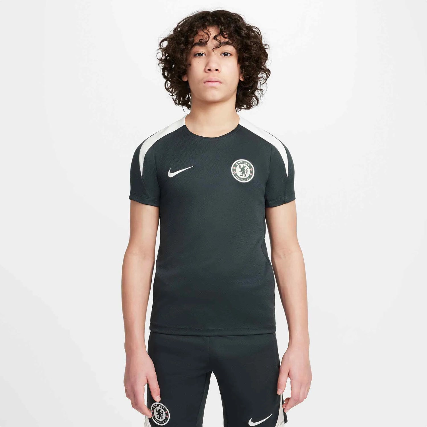 Nike 2025-2026 Chelsea Youth Dri-Fit Strike Top (Model - Front)