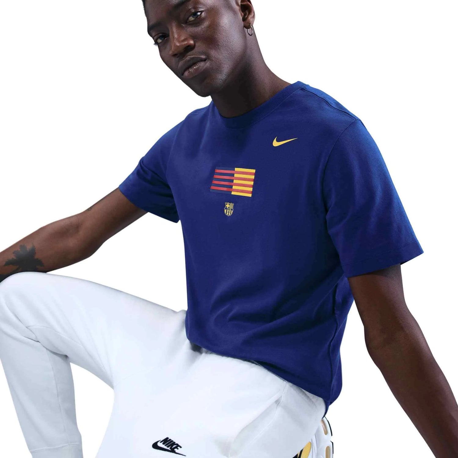 Nike 2025-26 Barcelona Men's Flag Tee (Side)