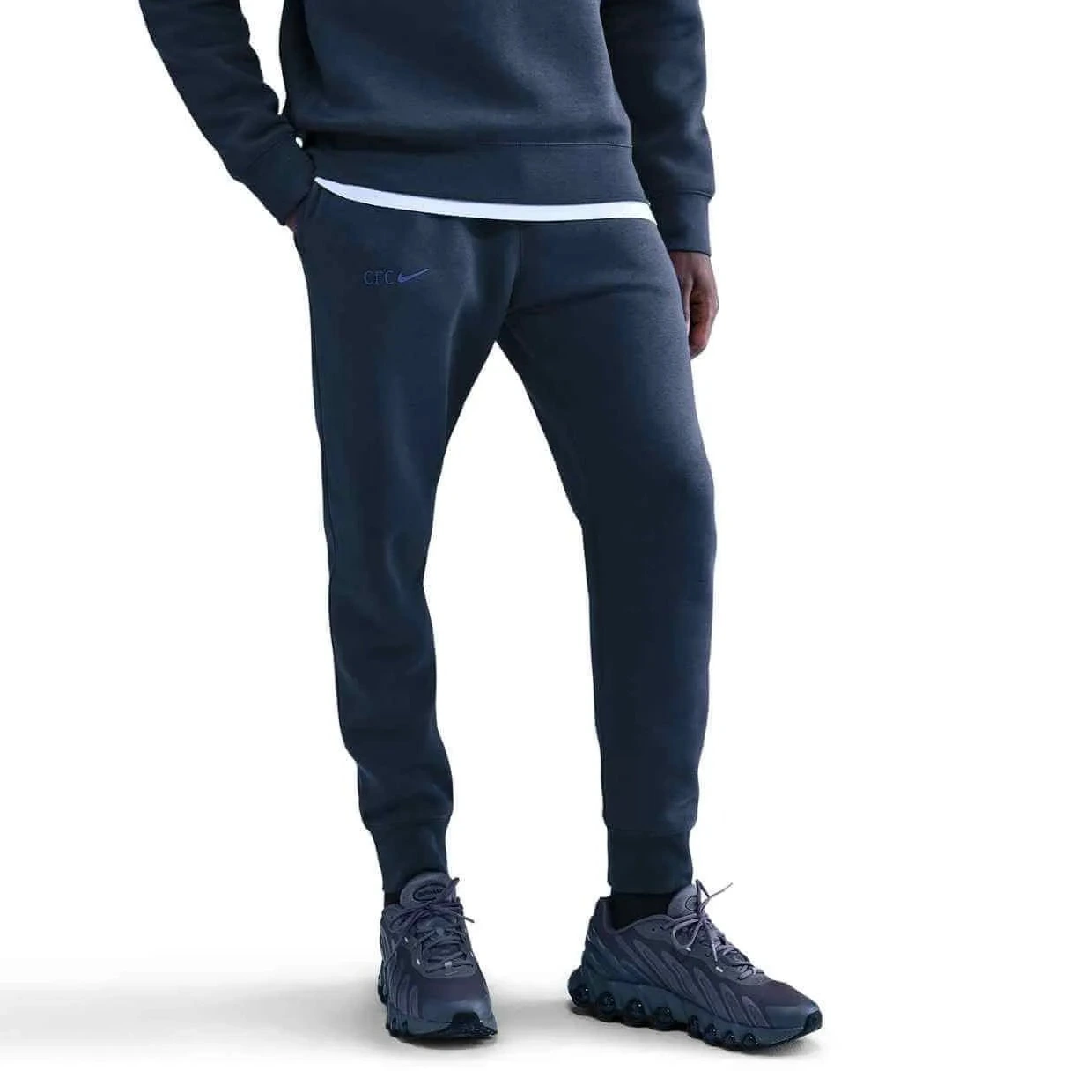 Nike 2025-26 Chelsea Men's Club Jogger (Model - Front)