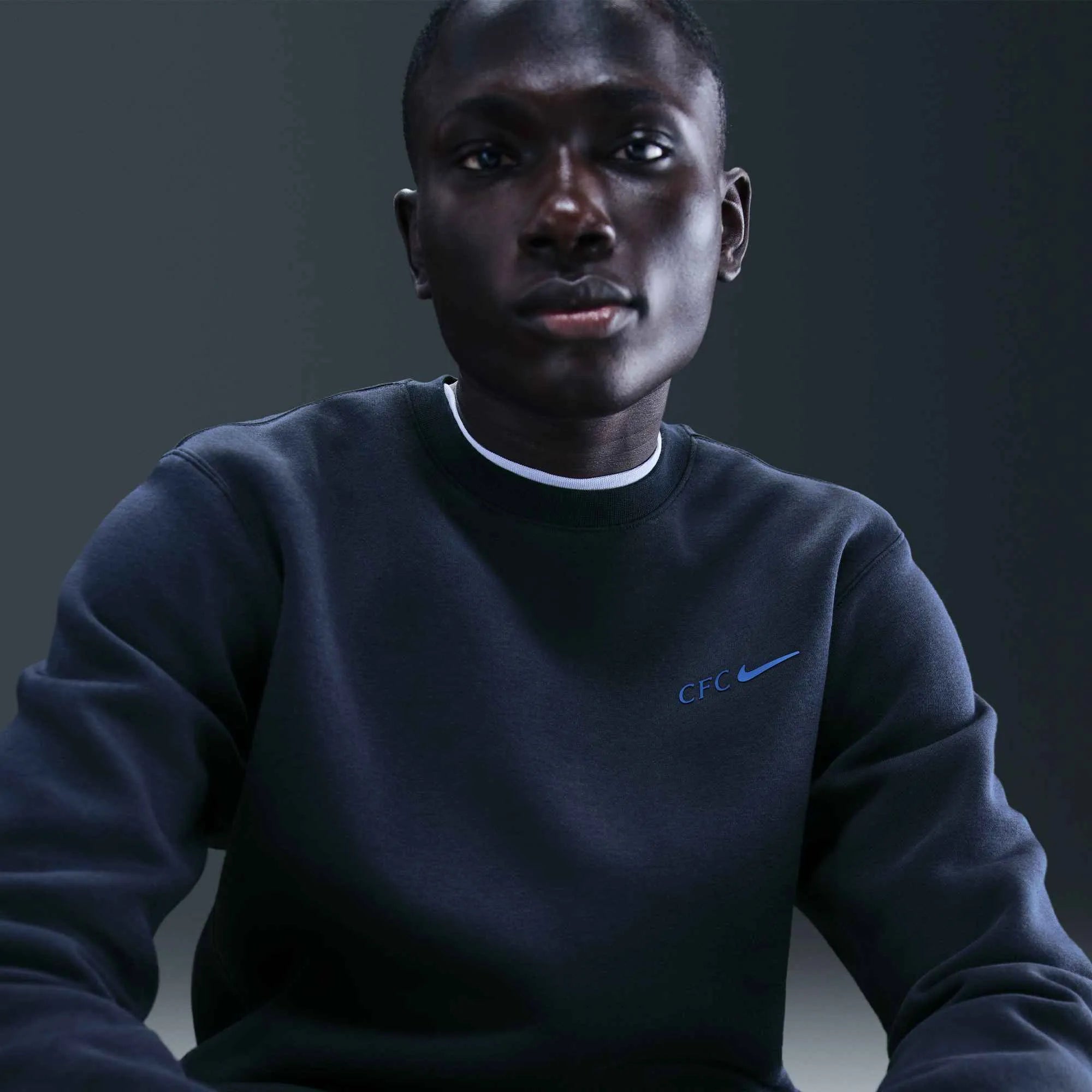 Nike 2025-26 Chelsea Men's Crewneck Sweater (Detail 1)