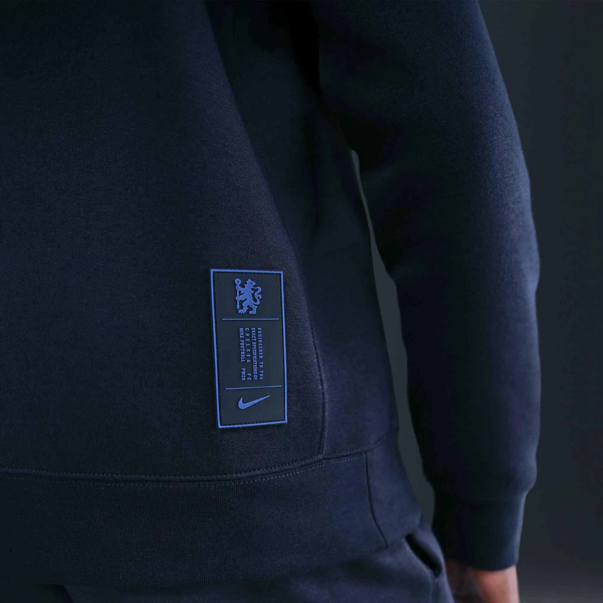 Nike 2025-26 Chelsea Men's Crewneck Sweater (Detail 2)