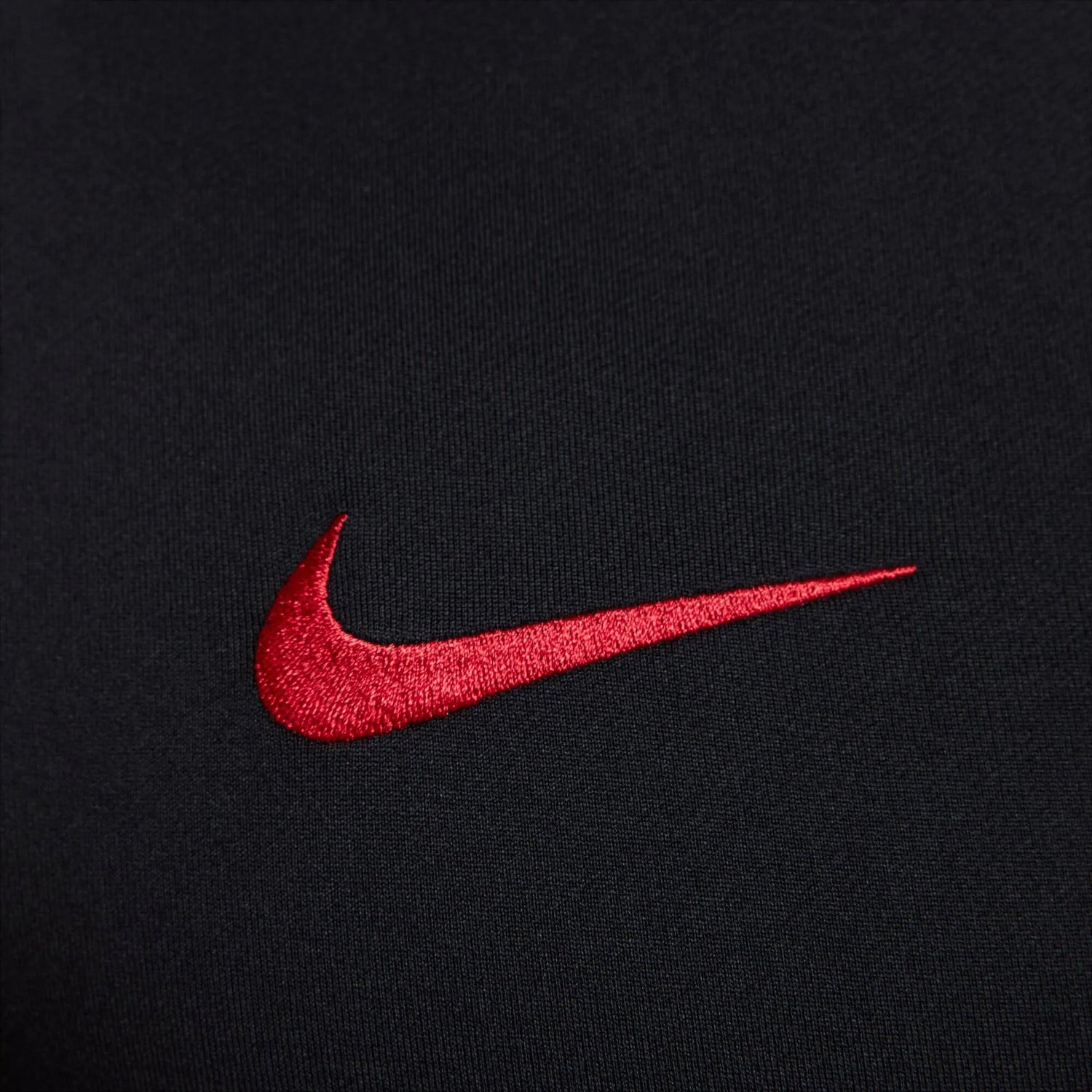 Nike 2025-26 Liverpool Men's Strike Drill Top (Detail 4)
