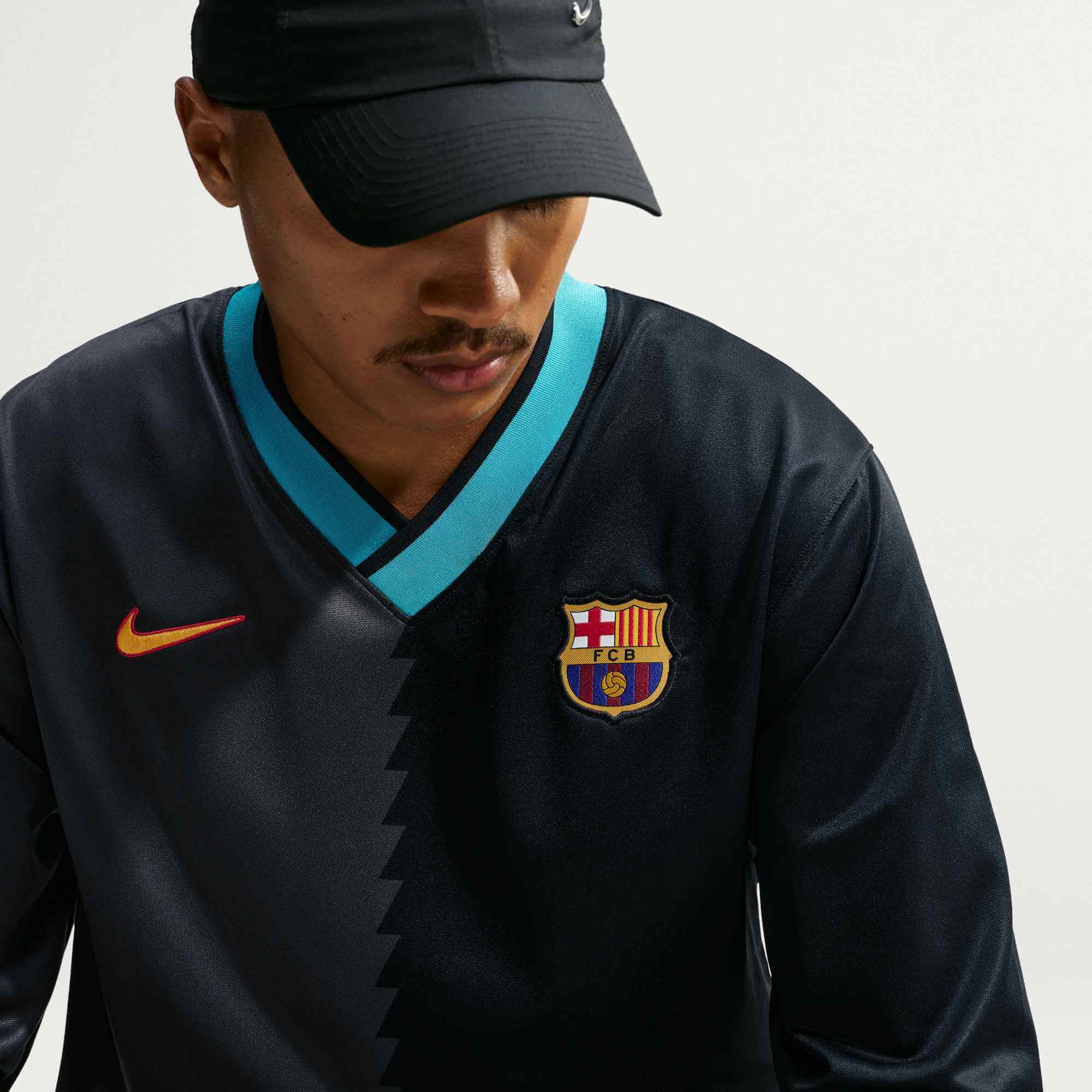 Nike 2026-27 Barcelona Men's Energy Third Long-Sleeve Soccer Jersey (Detail 2)