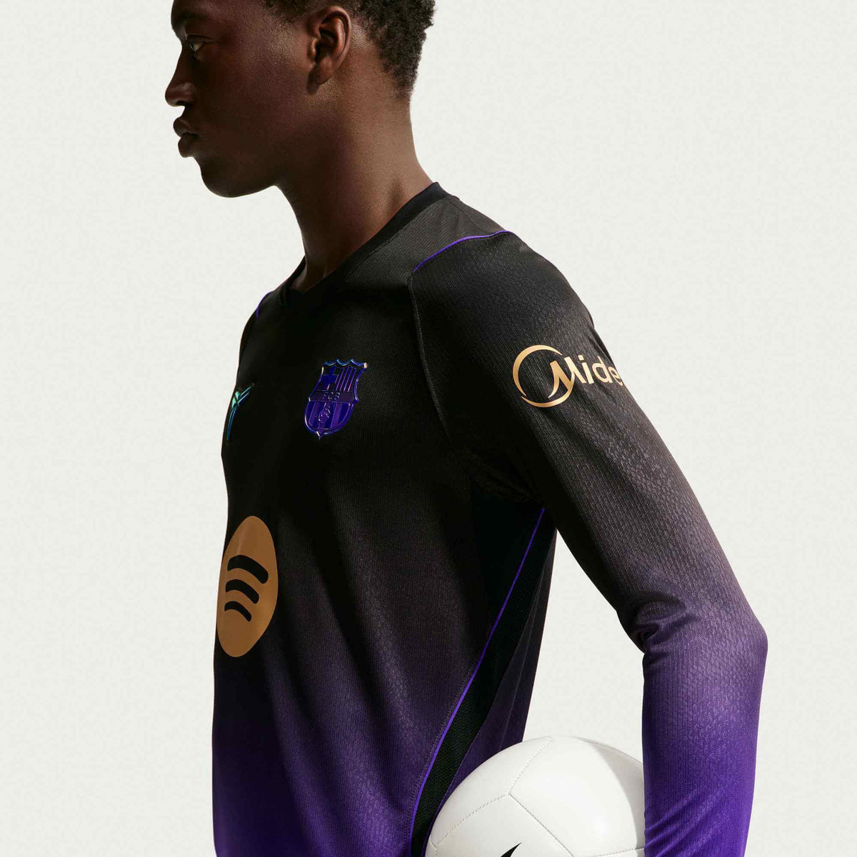 Nike 2026-27 Barcelona Men's Stadium Away Long-Sleeve Soccer Jersey (Detail 2)