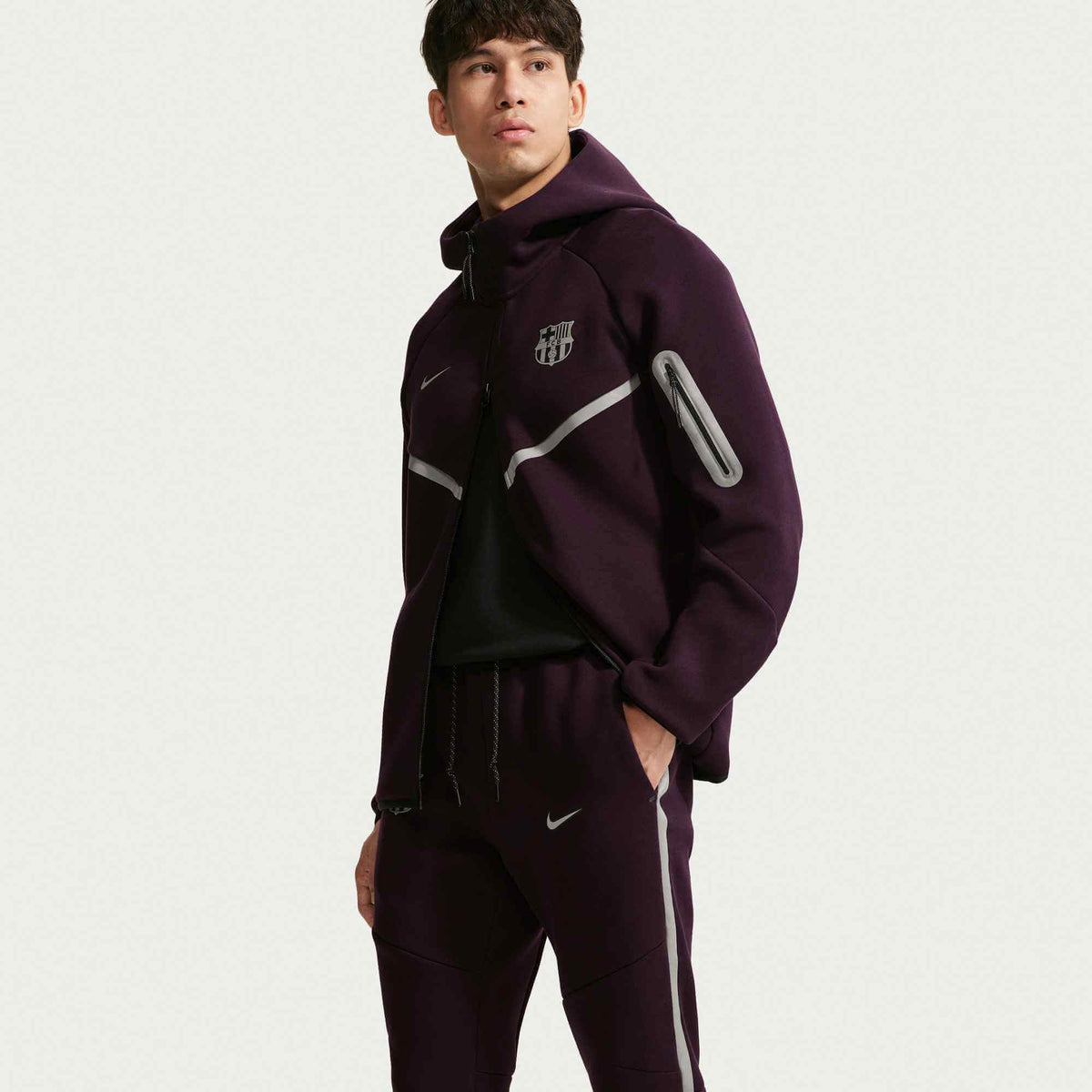 Nike 2026-27 Barcelona Men's Tech Fleece Joggers (Model - Side)