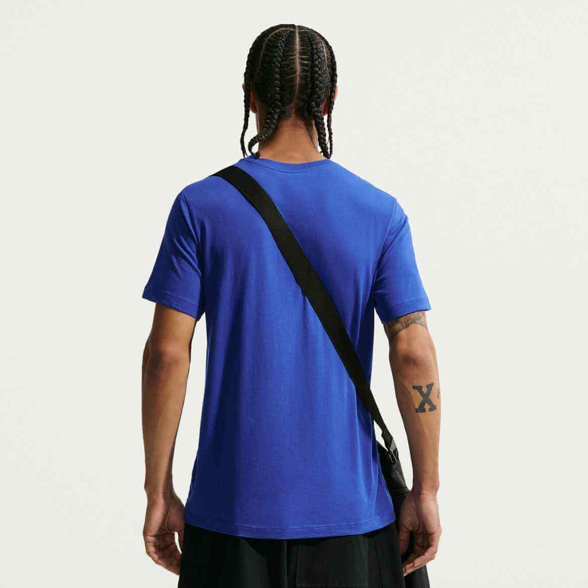 Nike 2026-27 Chelsea Men's Crest Tee (Model - Back)