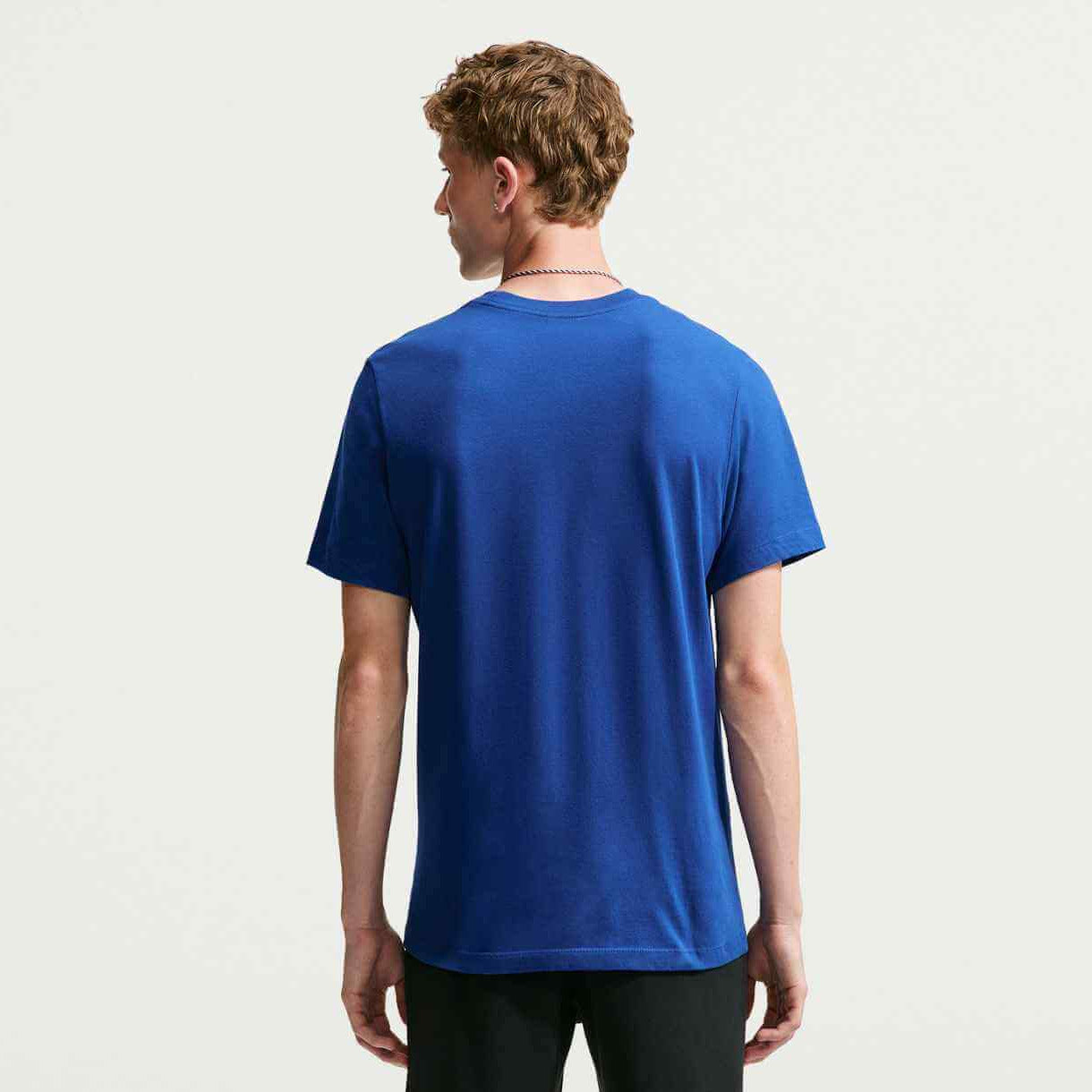 Nike 2026-27 Chelsea Men's Shield Crest Tee (Model - Back)
