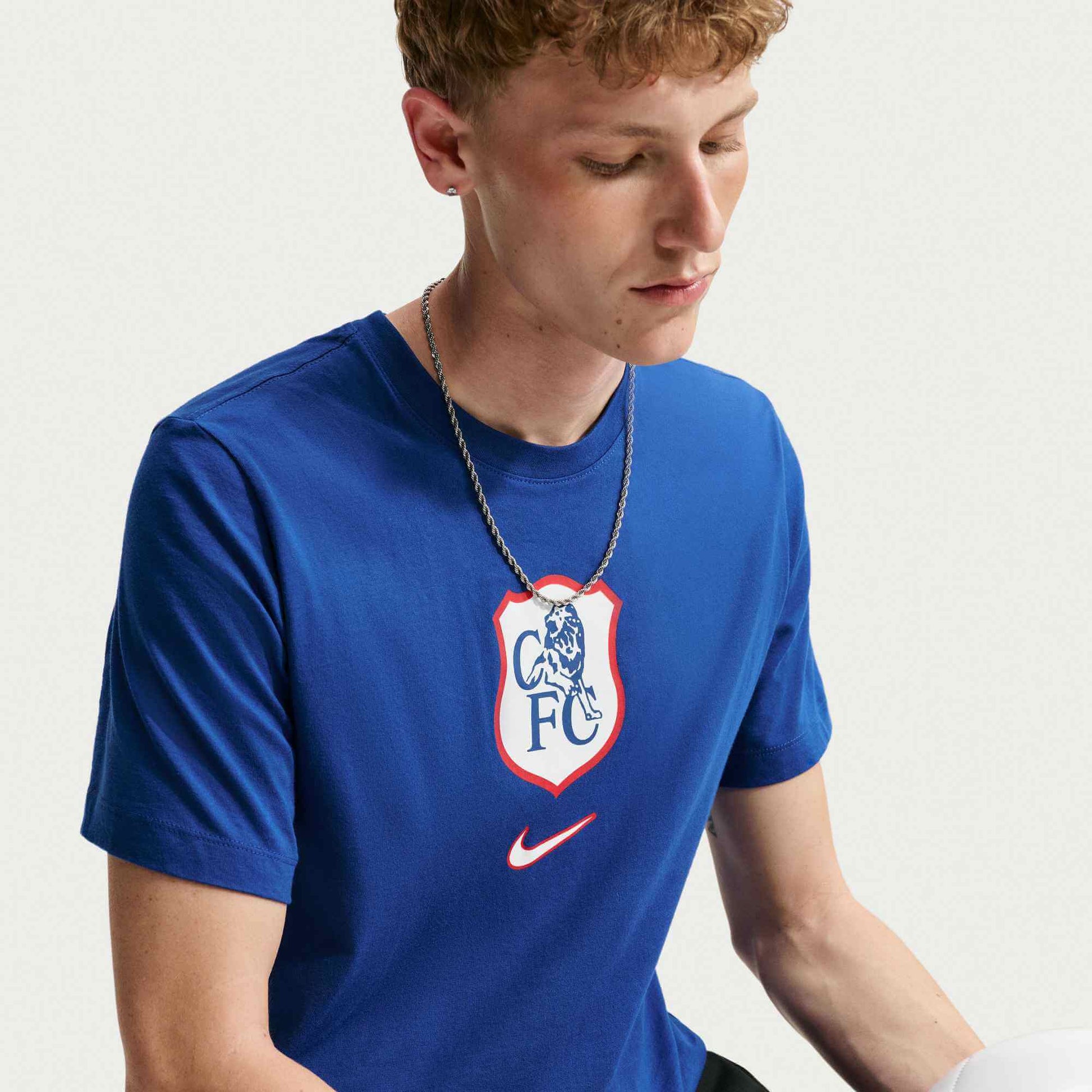 Nike 2026-27 Chelsea Men's Shield Crest Tee (Side)