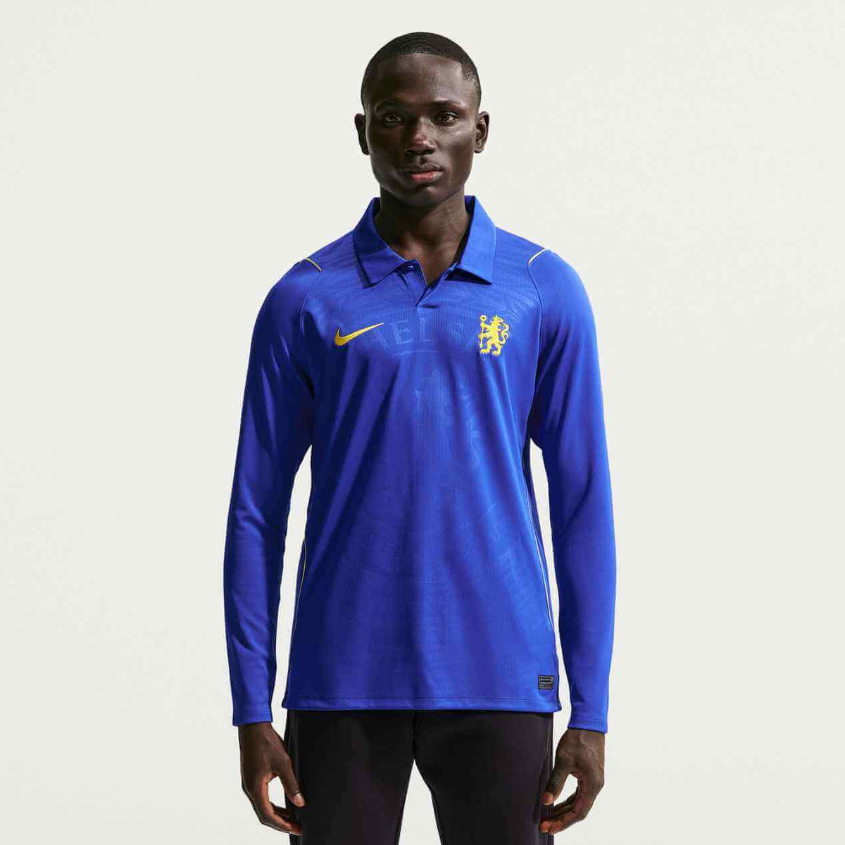 Nike 2026-27 Chelsea Men's Stadium Home Long-Sleeve Soccer Jersey (Model - Front)
