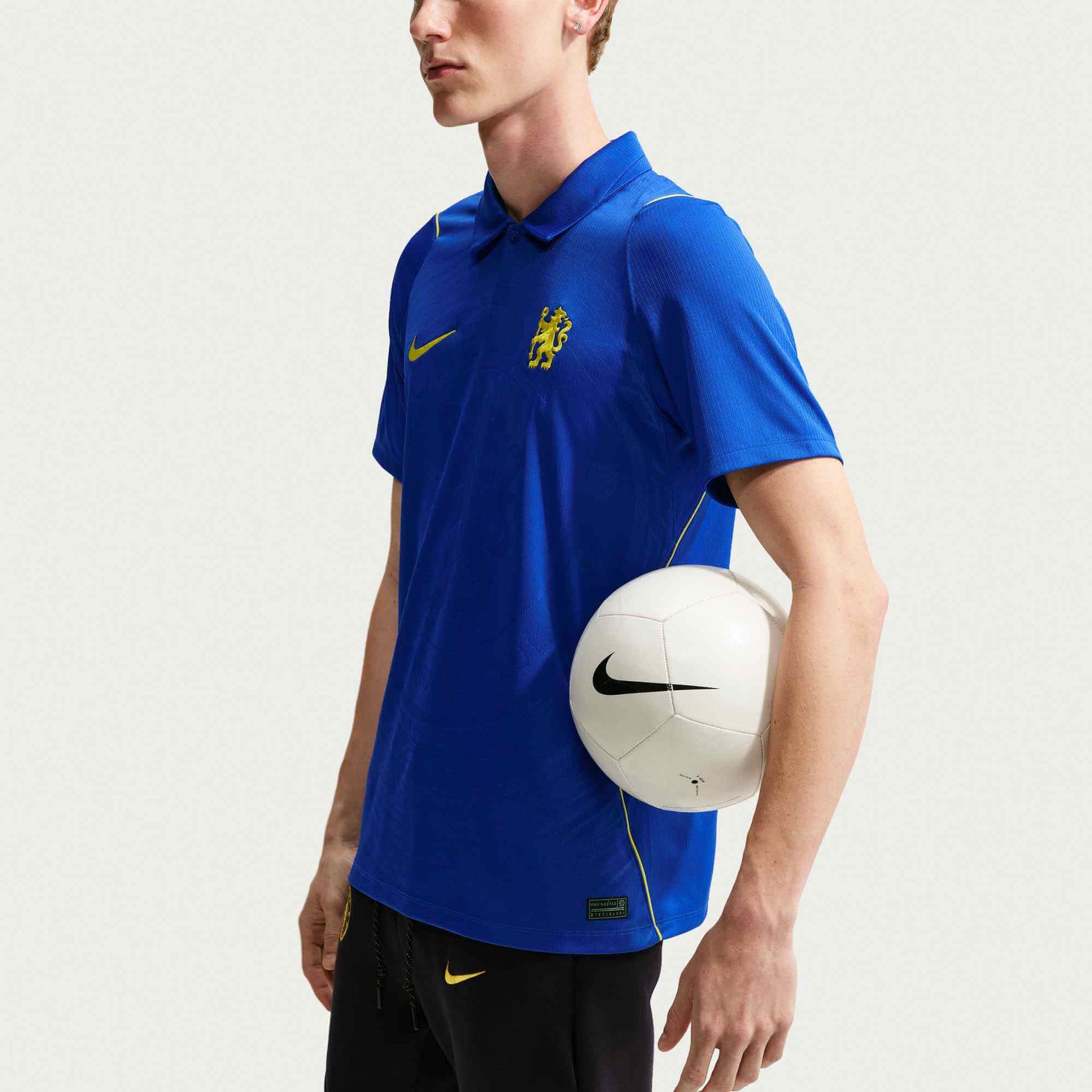 Nike 2026-27 Chelsea Men's Stadium Home Soccer Jersey (Model - Side)