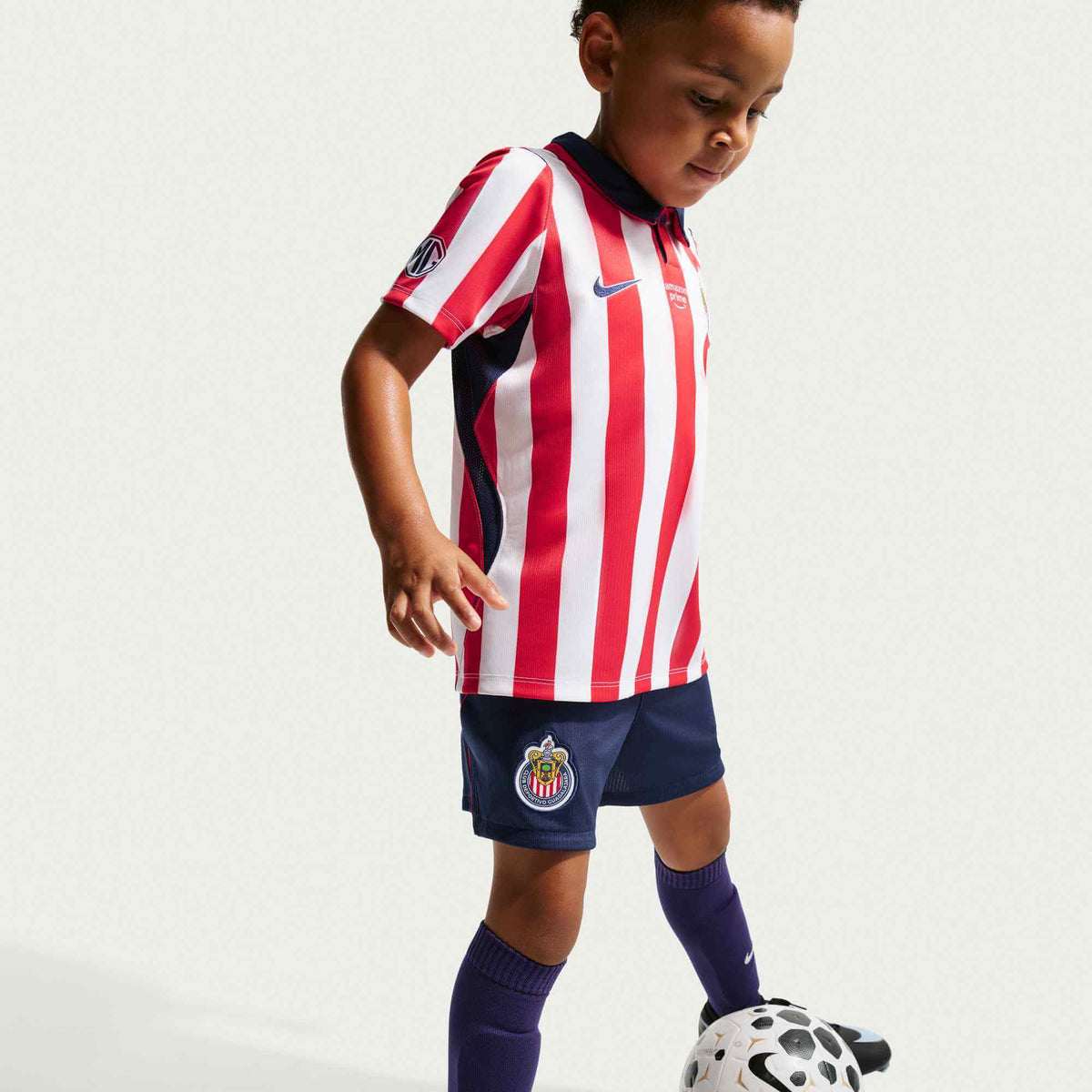 Nike 2026-27 Chivas Little Kid's Stadium Home Kit (Model - Side)