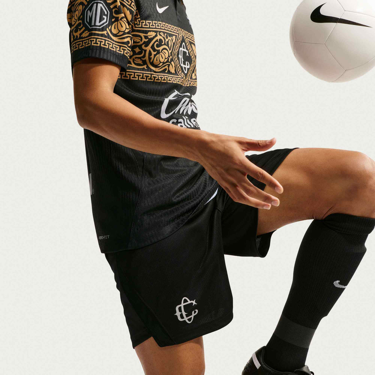 Nike 2026-27 Chivas Men's Stadium Third Shorts (Model - Side)