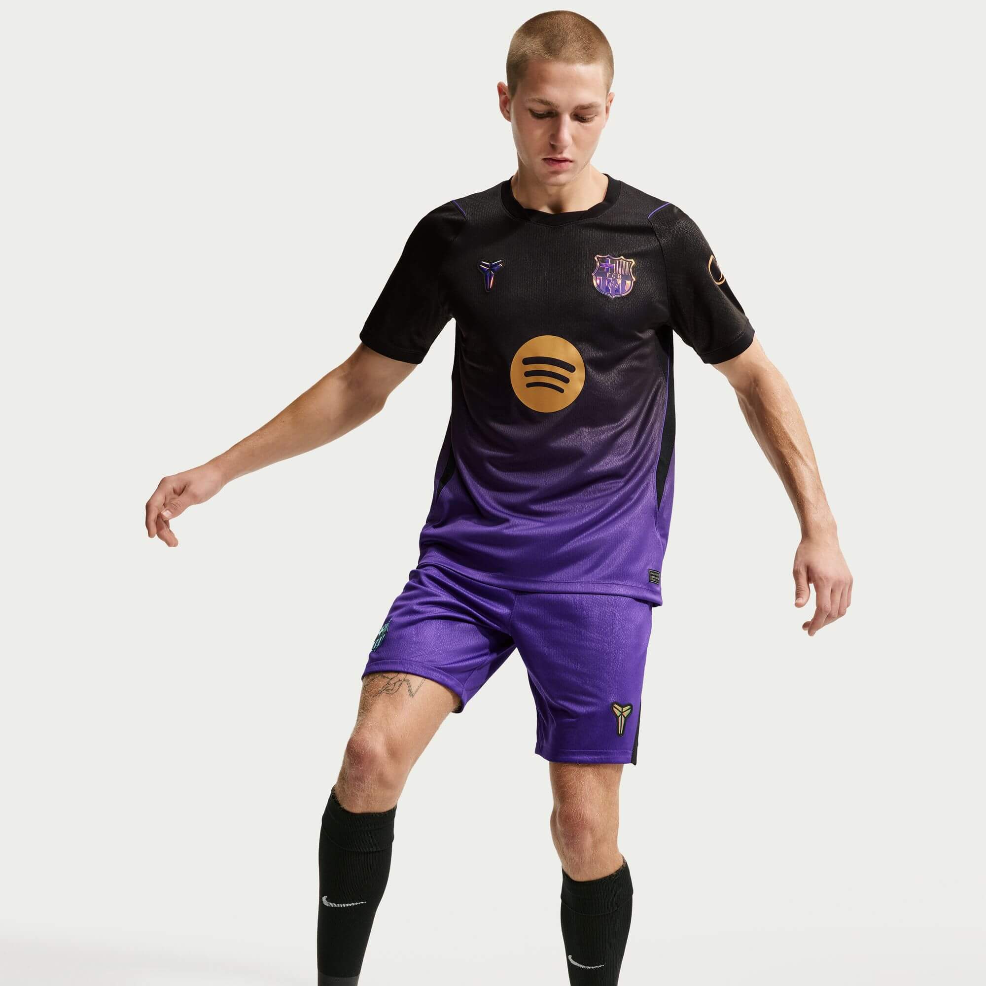 Nike 2026-27 FC Barcelona Stadium Away Shorts (Model - Side)