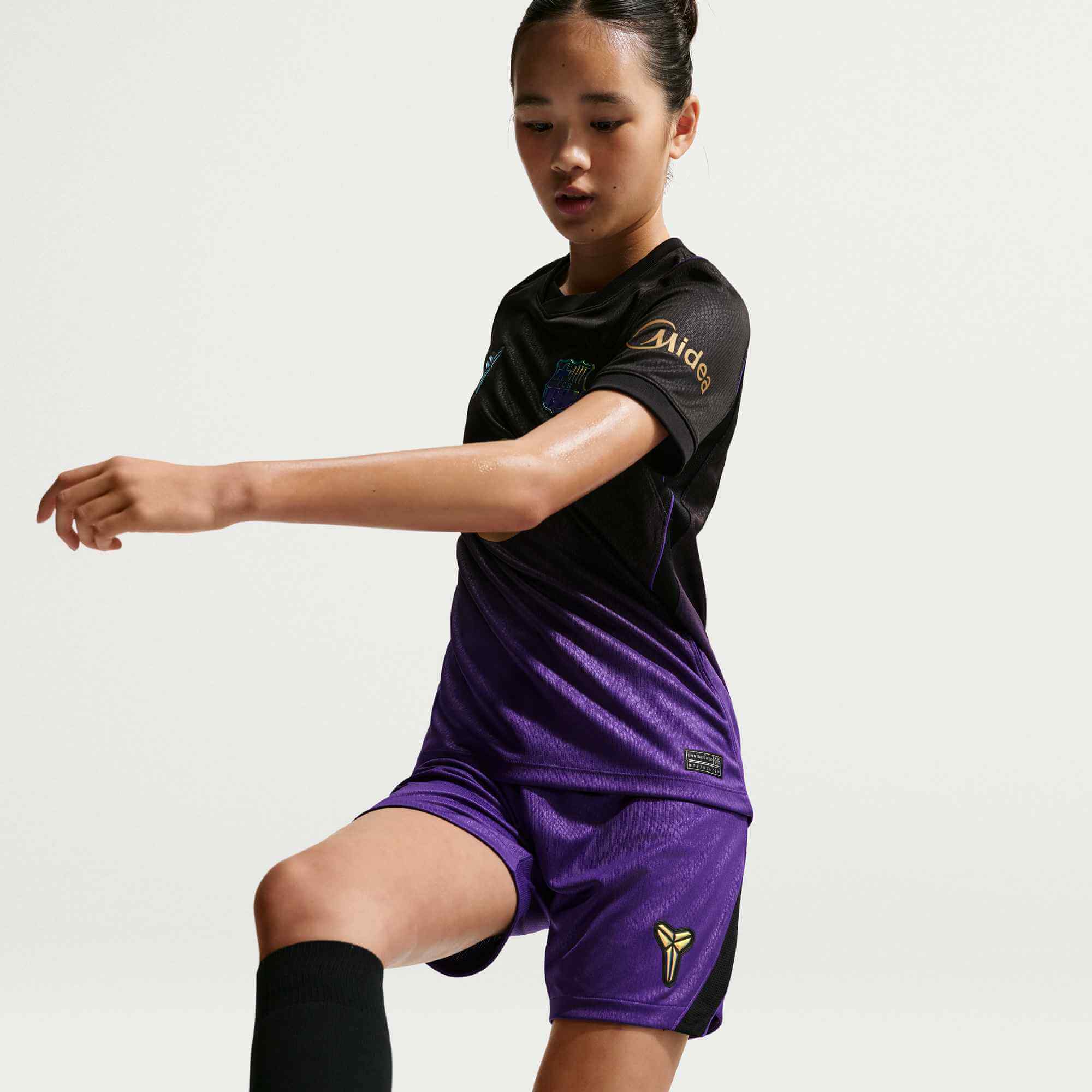 Nike 2026-27 FC Barcelona Youth Stadium Away Shorts (Model 2 - Front)