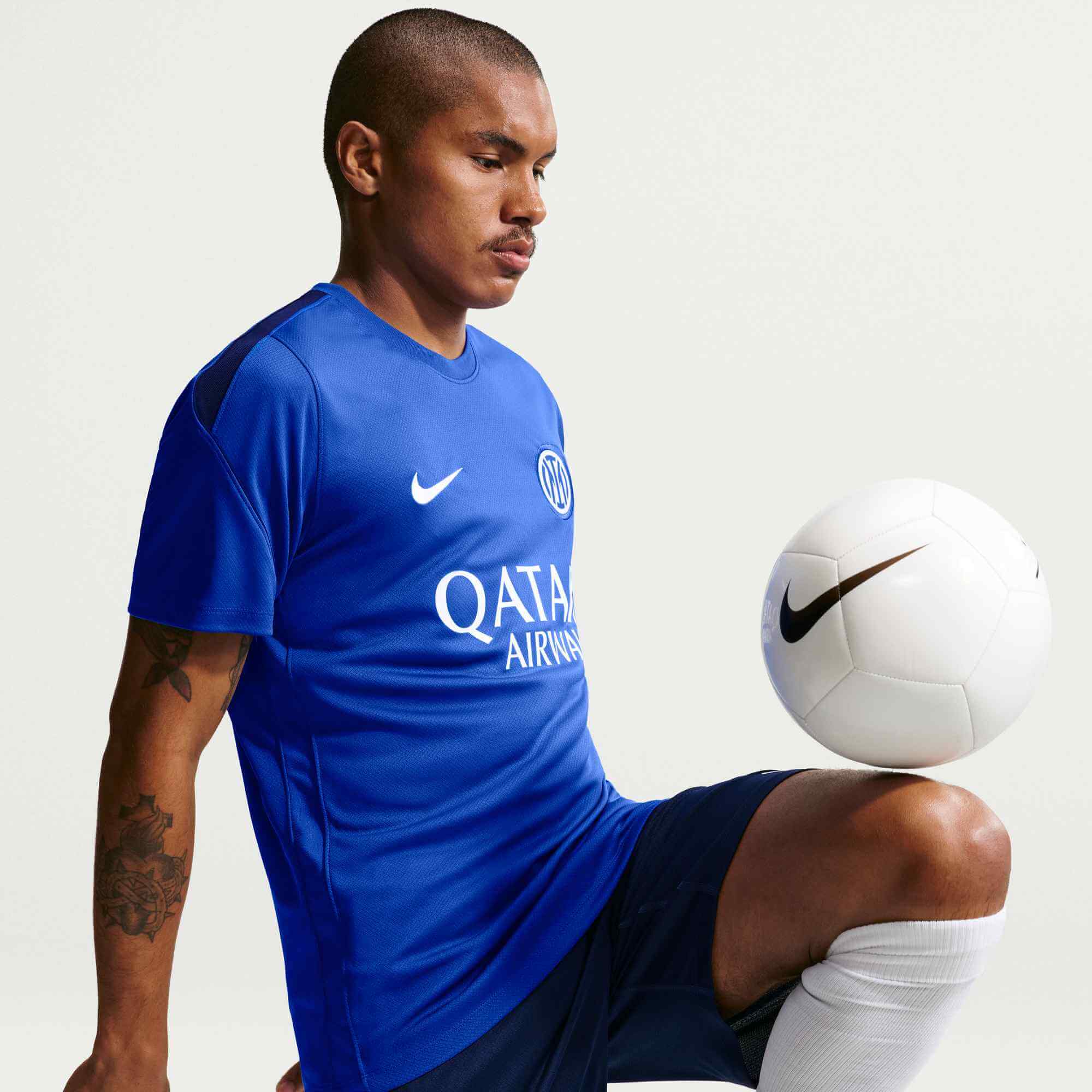 Nike 2026-27 Inter Milan Men's DF Strike Top (Model - Side)