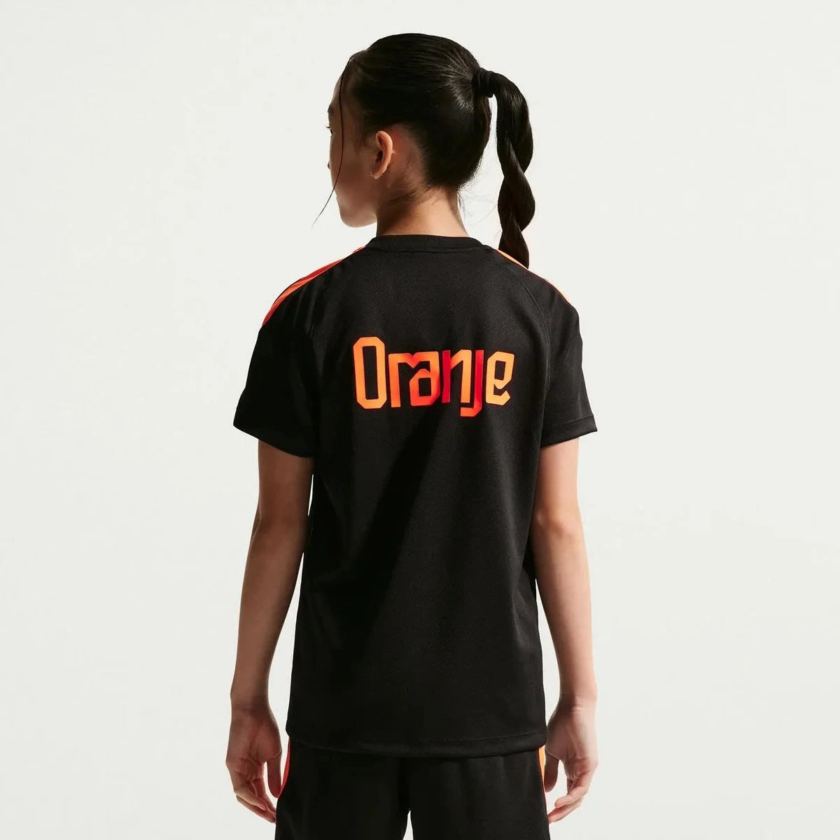 Nike 2026-27 Netherlands Youth Strike Top (Model - Back)