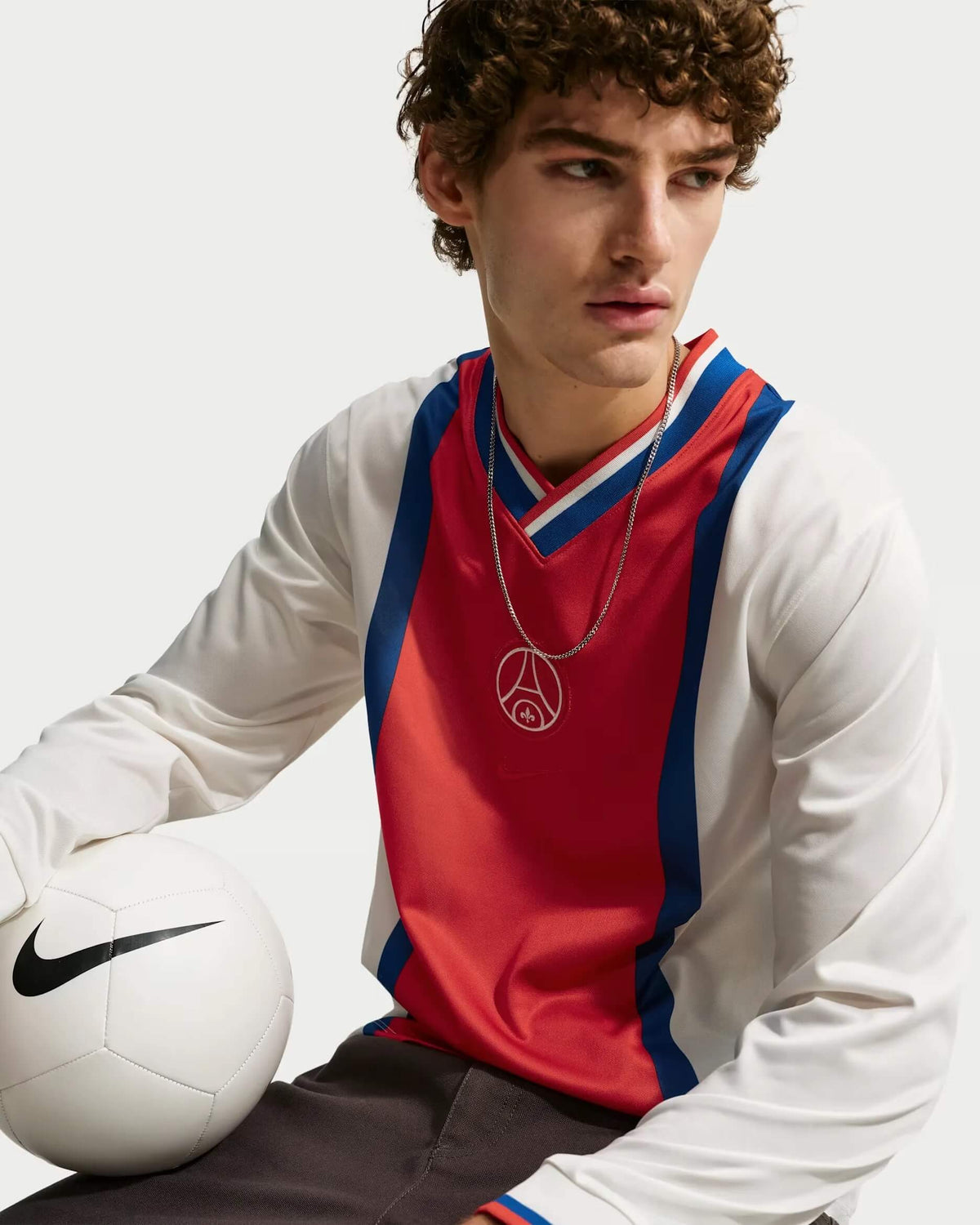 Nike 2026-27 PSG Men's Energy Away Long-Sleeve Soccer Jersey (Model - Side)