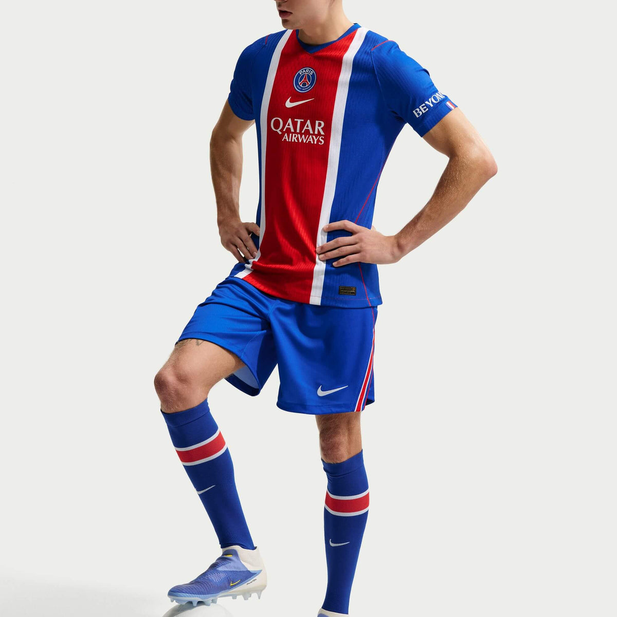 Nike 2026-27 PSG Men's Stadium Home Shorts (Model - Side 1)