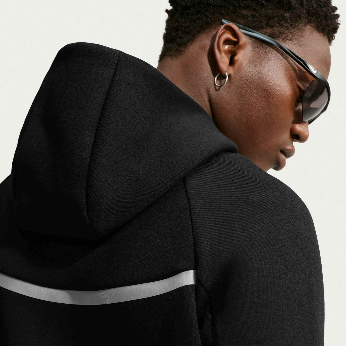 Nike 2026-27 Tottenham Men's Full-Zip Tech Fleece Windrunner Jacket (Detail 2)