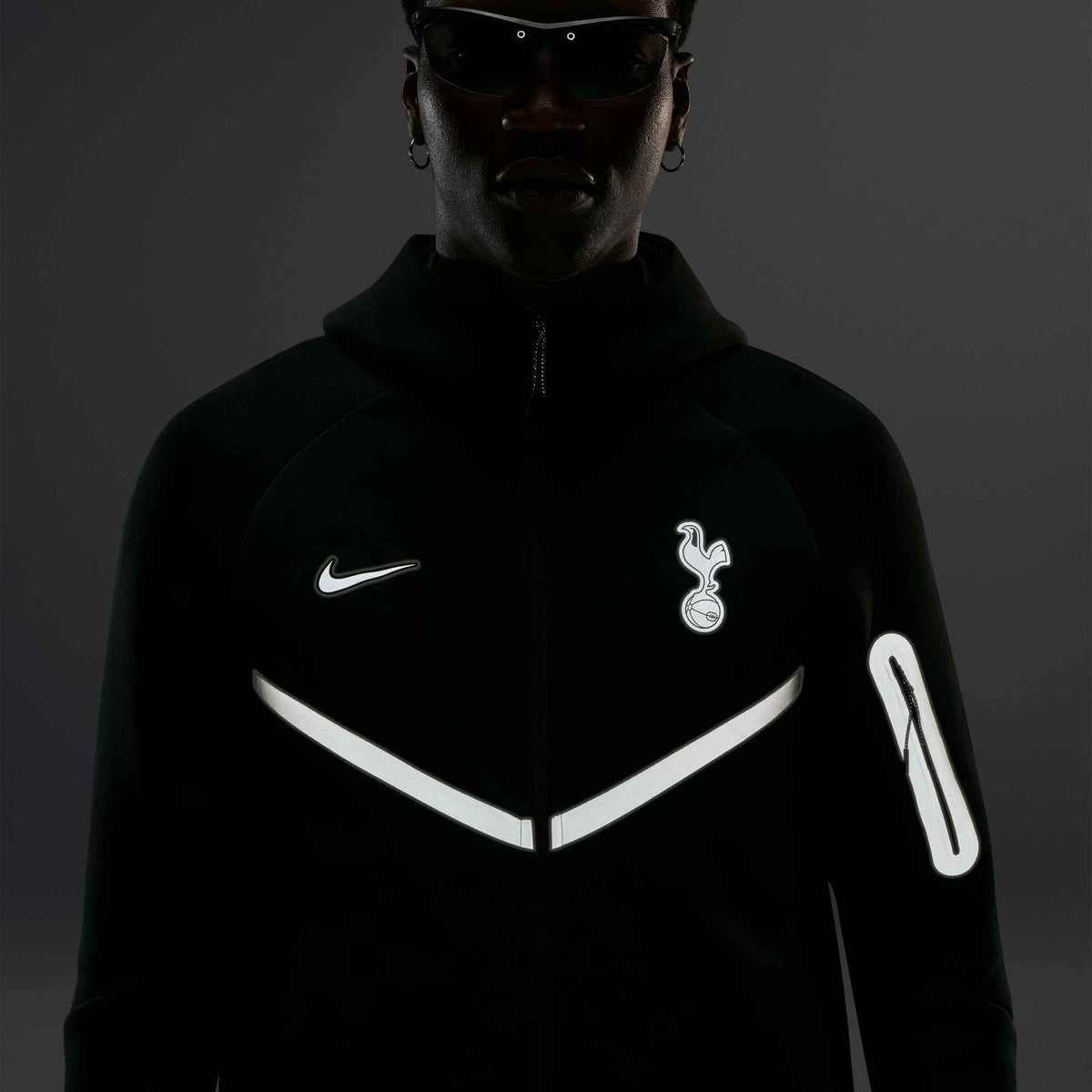 Nike 2026-27 Tottenham Men's Full-Zip Tech Fleece Windrunner Jacket (Detail 3)