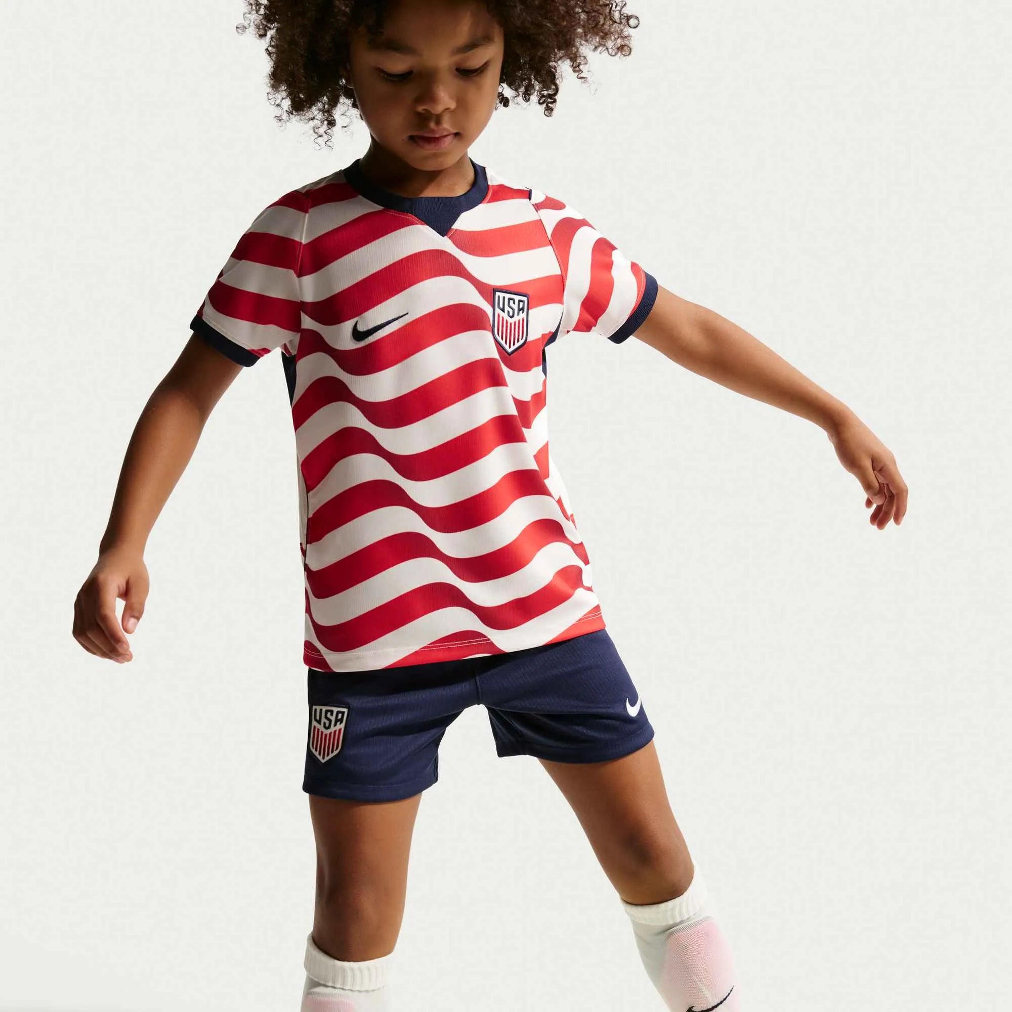 Nike 2026-27 USMNT Little Kid's Home Kit (Model - Side)
