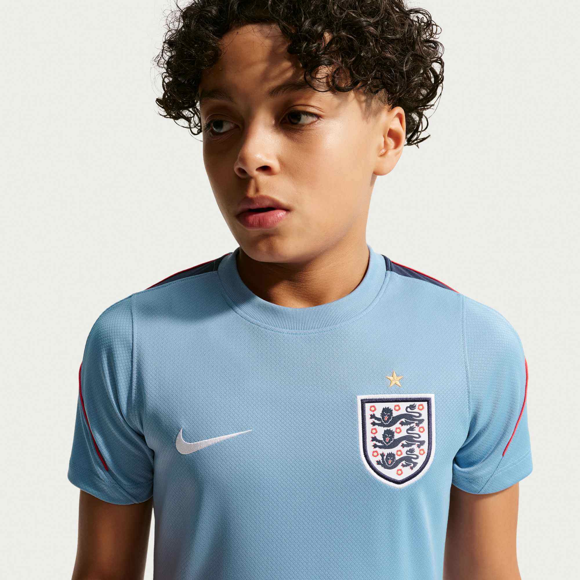 Nike 2026 England Youth Strike Top (Detail 1)