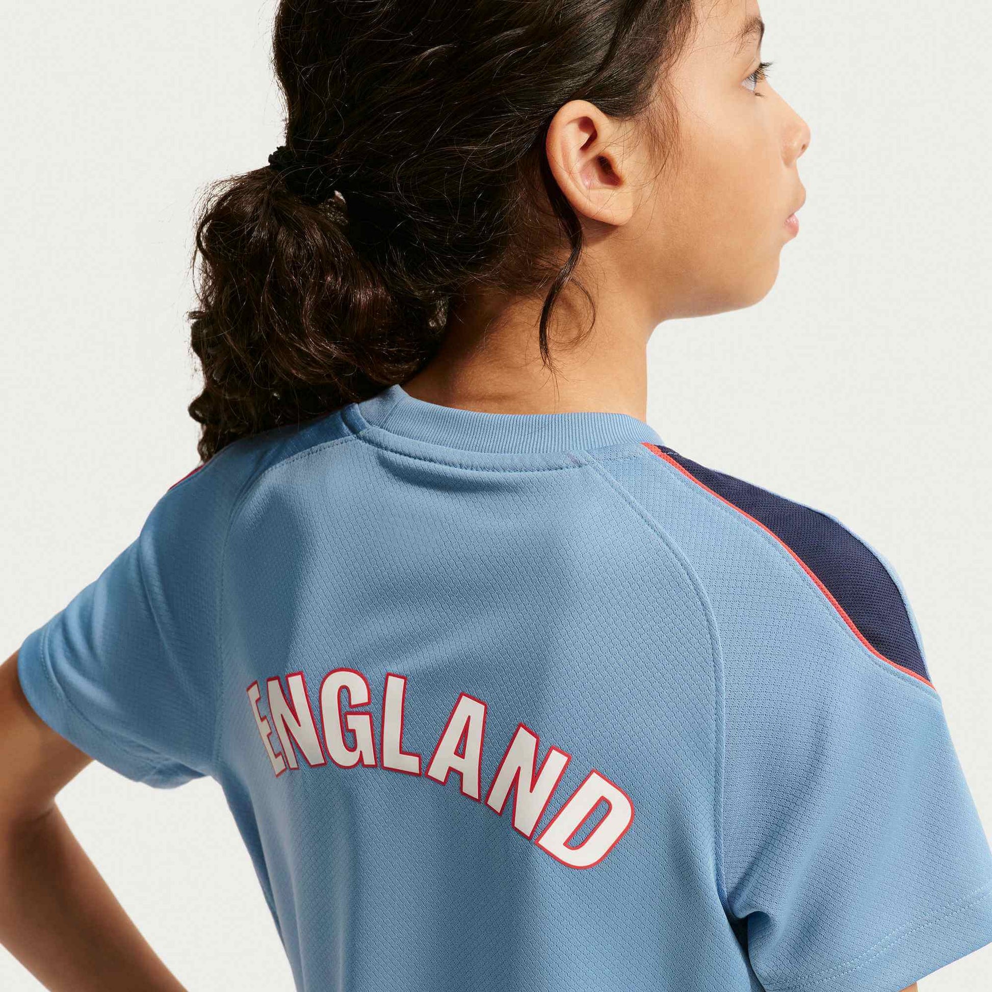 Nike 2026 England Youth Strike Top (Detail 2)