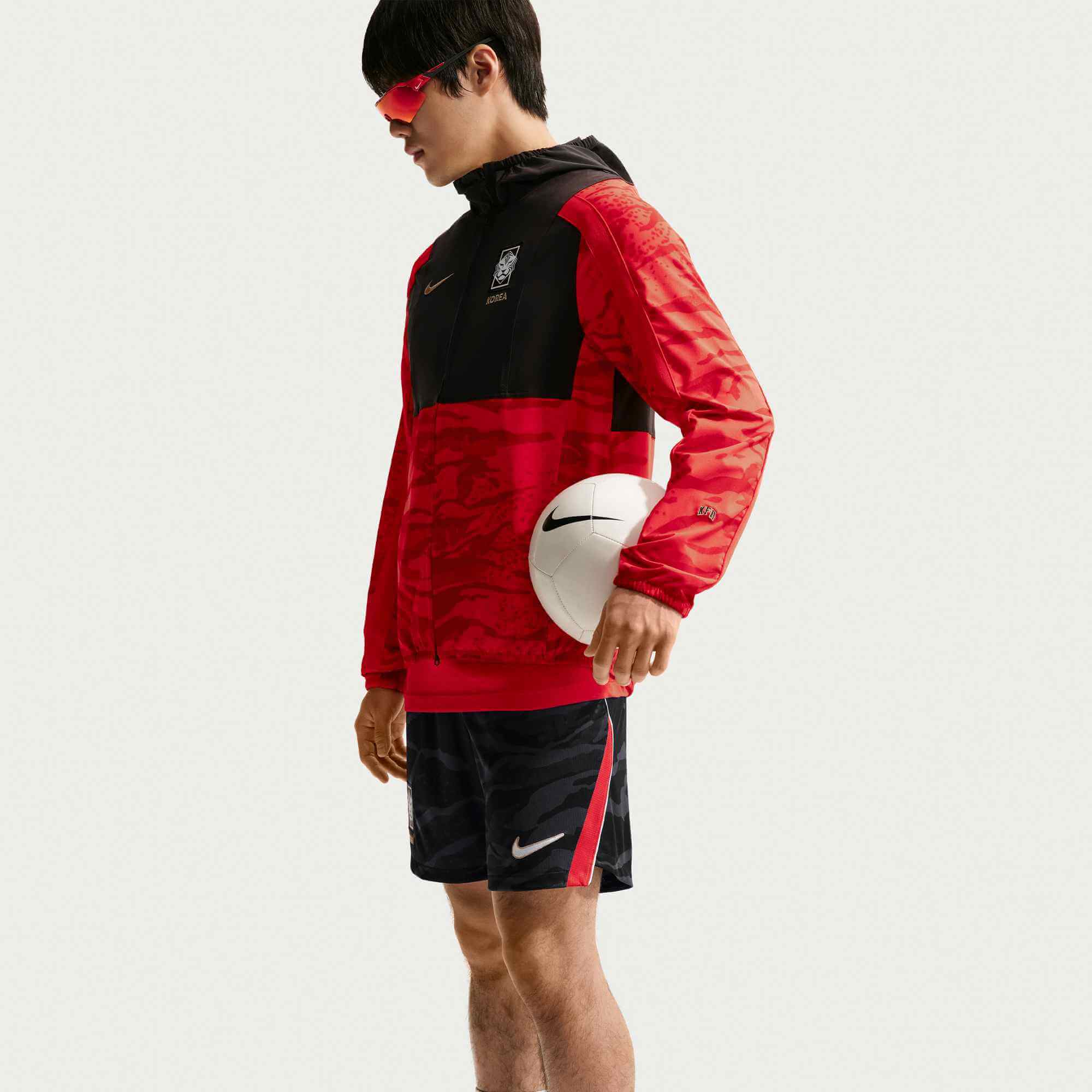 Nike 2026 Korea Men's Stadium Home Shorts (Model - Side)