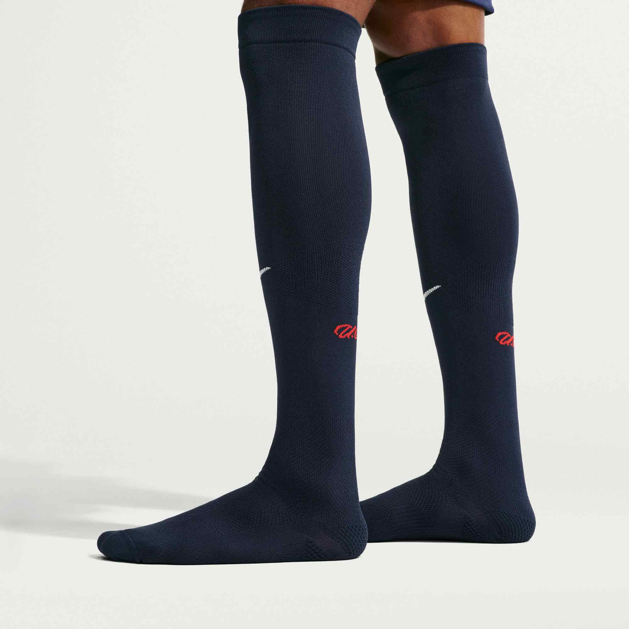 Nike 2026 USMNT Away VaporFast Knee-High Socks (Model - Side)