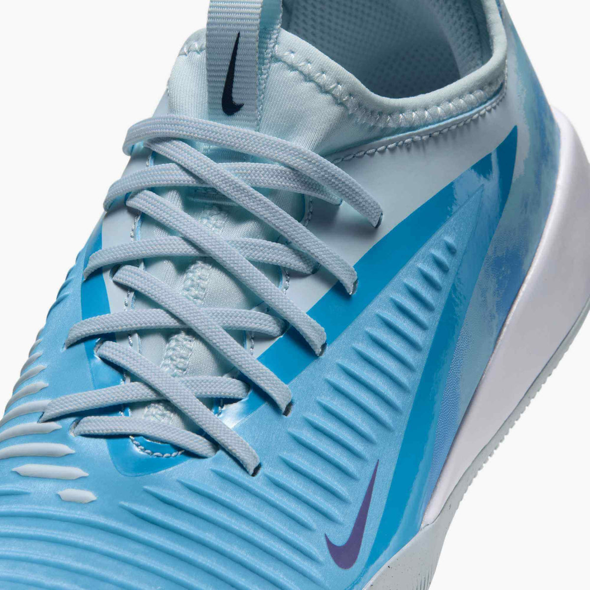 Nike Junior Phantom 6 Low Academy EH Indoor Soccer Shoes - Haaland PE (HO26) (Detail 1)