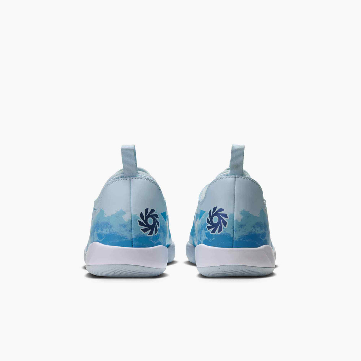 Nike Junior Phantom 6 Low Academy EH Indoor Soccer Shoes - Haaland PE (HO26) (Pair - Back)