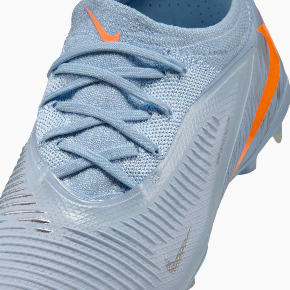 Nike Junior Phantom 6 Low Pro NU4 Firm/Multi Ground Soccer Cleats - United NU4 Pack (FA26) (Detail 2)