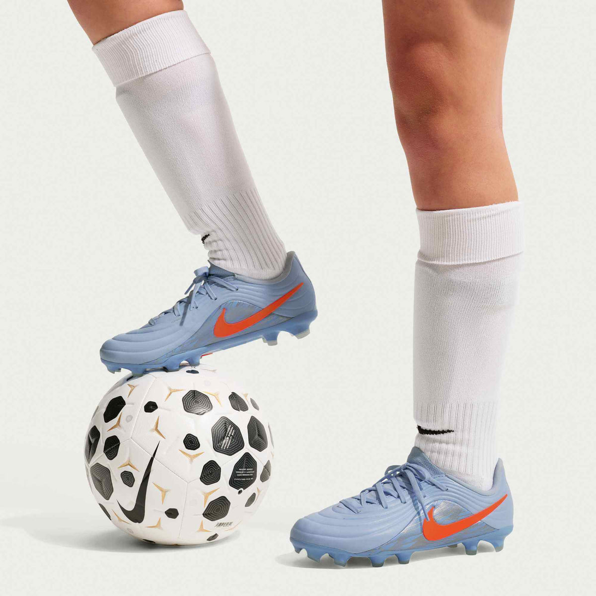 Nike Junior Tiempo Maestro Academy NU4 Firm/Multi Ground Soccer Cleats - United Chapter 4 Pack (HO26) (Model 1)