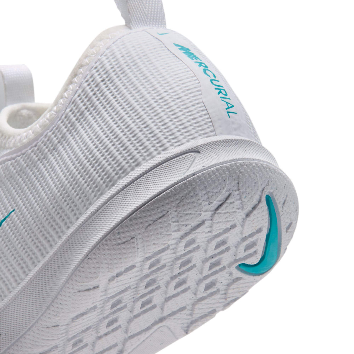 Nike Junior Vapor 17 Academy Indoor Soccer Shoes - White Pack (HO26) (Detail 2)