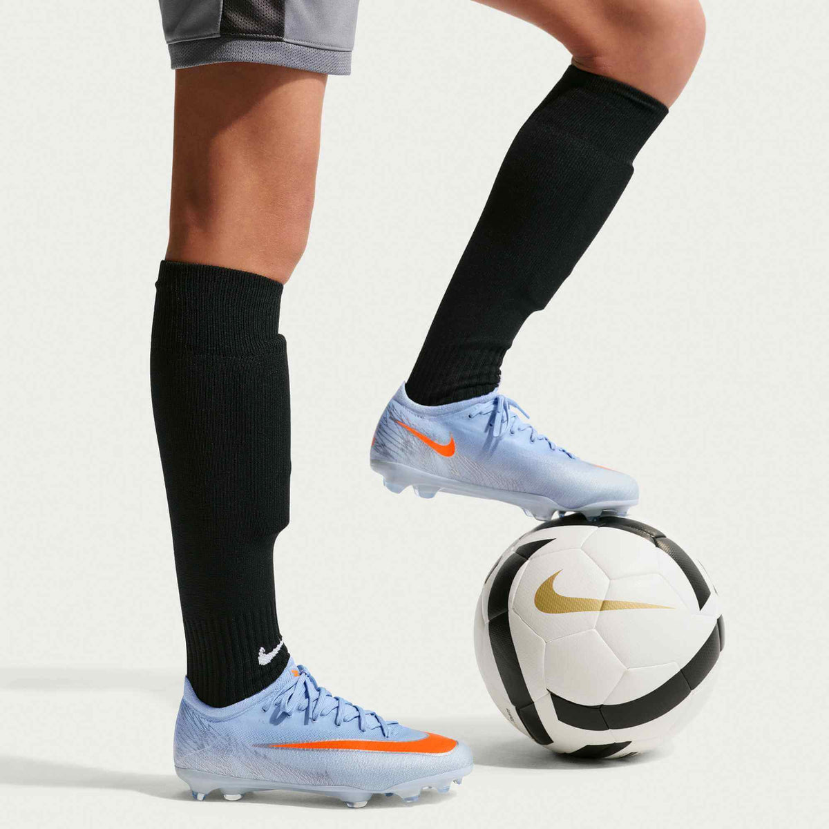 Nike Junior Vapor 17 Pro NU4 Firm Ground Soccer Cleats - United NU4 Pack (FA26) (Model 1)