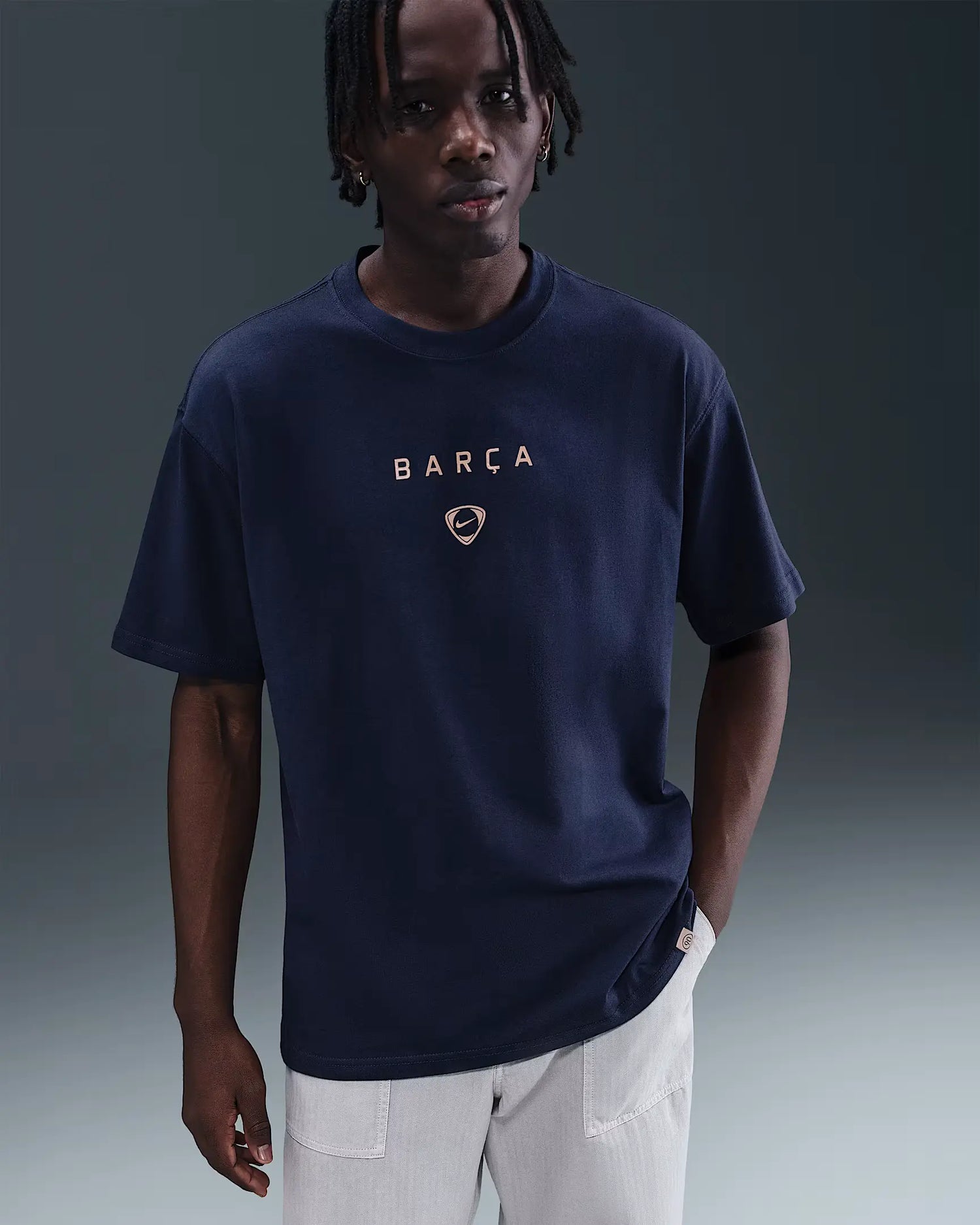 Nike 2025-26 Barcelona Men's T90 Wordmark Tee (Detail 1)