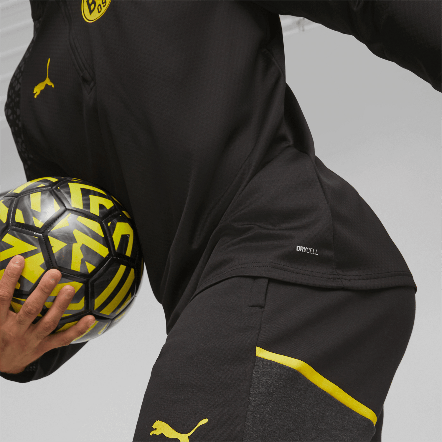 Puma 2023-24 Borussia Dortmund Men's Quarter-Zip Training Top (Detail 2)