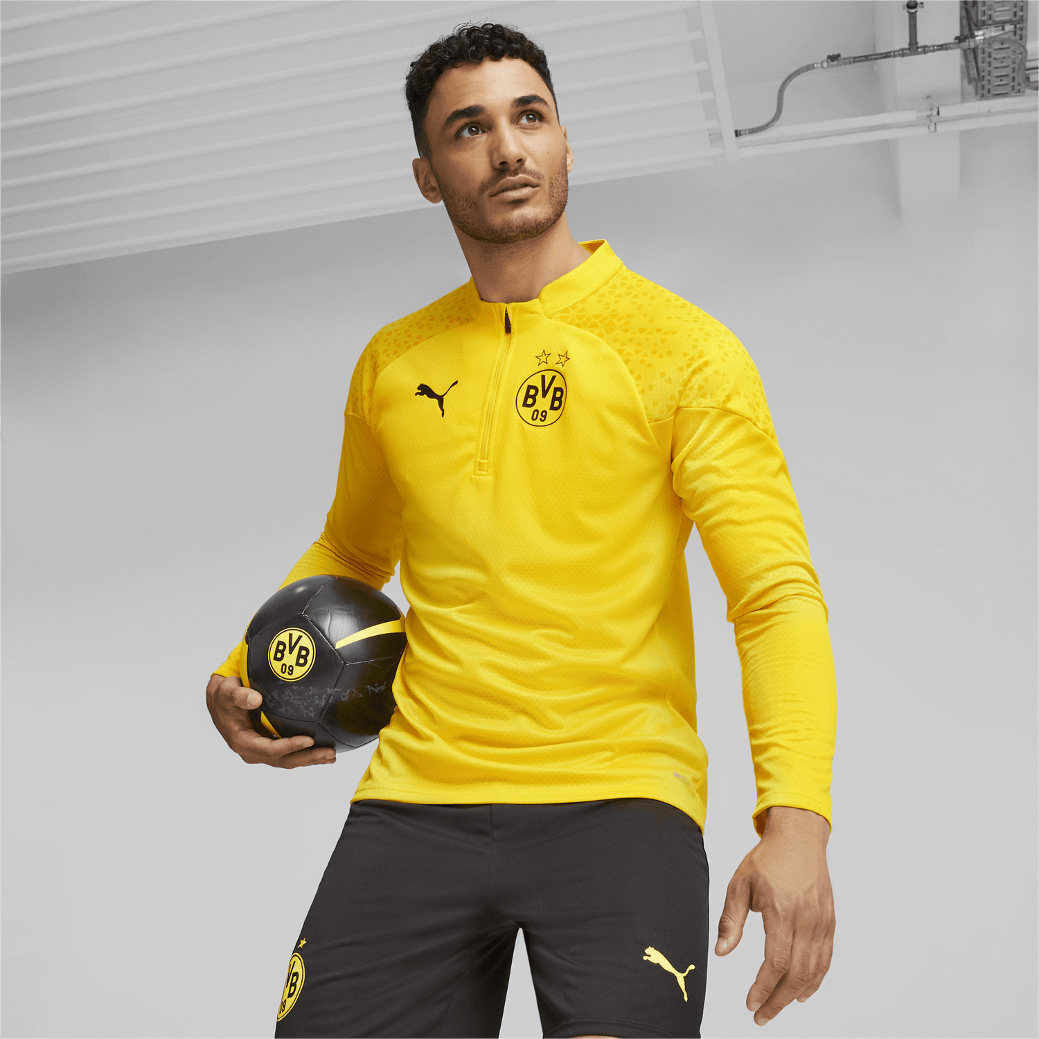 Puma 2023-24 Borussia Dortmund Men's Quarter-Zip YB Training Top (Model)