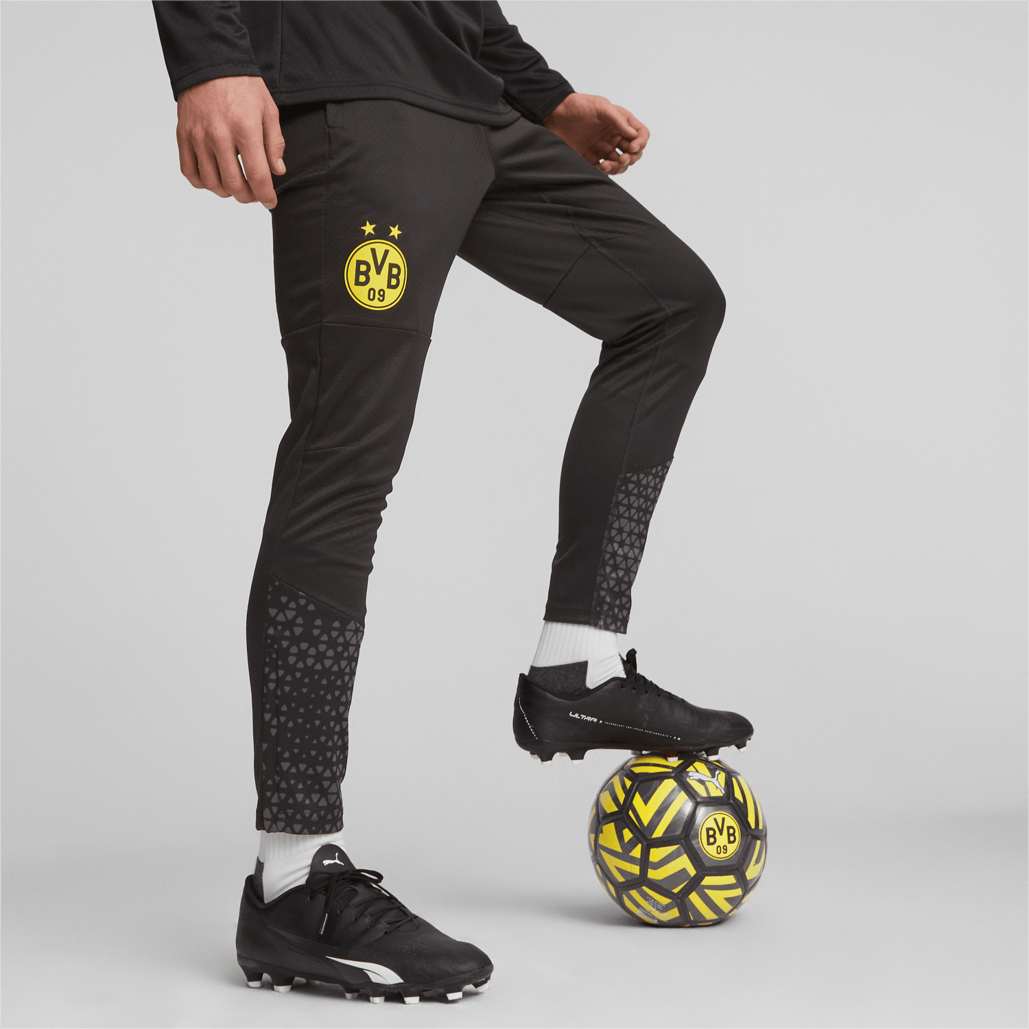 Puma 2023-24 Borussia Dortmund Men's Training Pants (Model - Front)