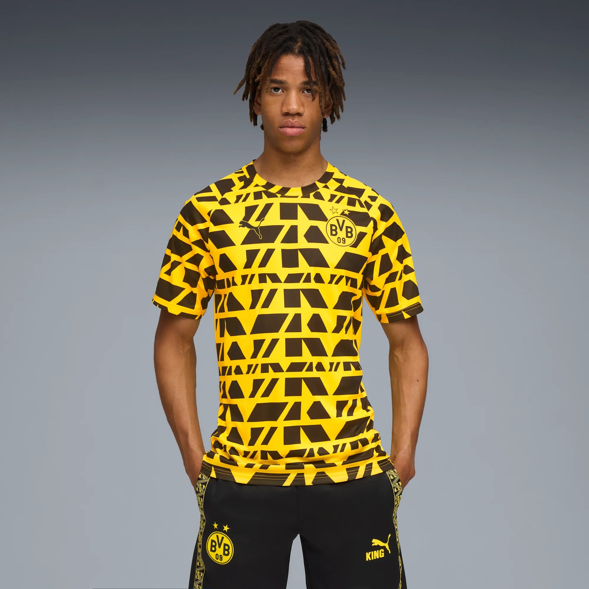 Puma 2025-26 Borussia Dortmund Men's Pre-Match Soccer Jersey (Model - Front)