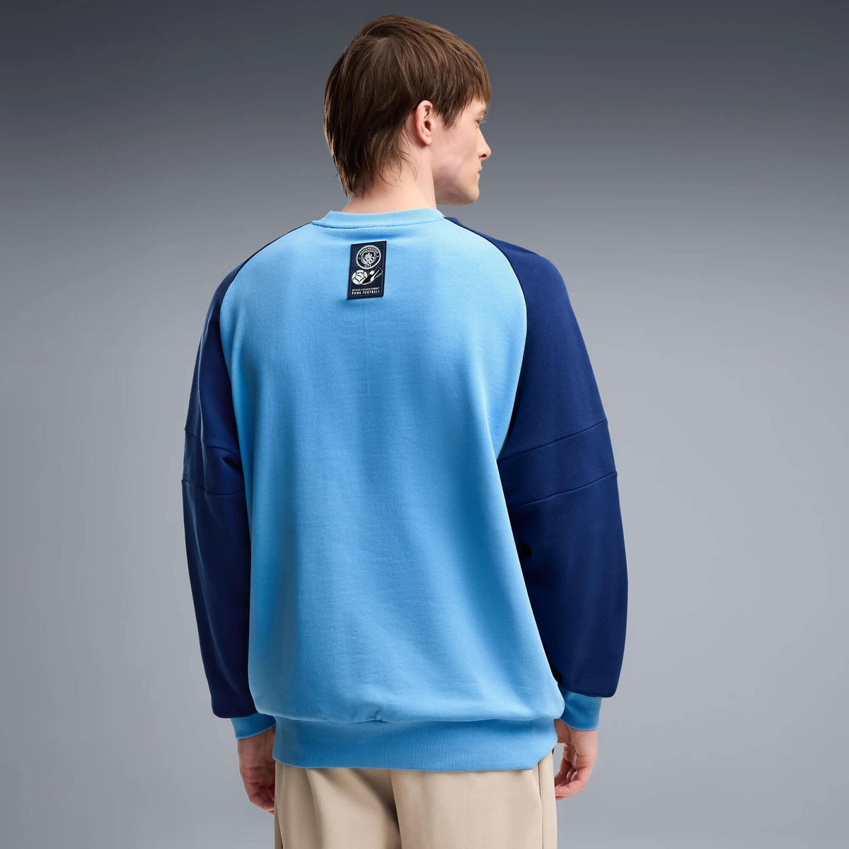 Puma 2026-27 Manchester City Men's FtblCulture Relaxed Crew Sweatshirt (Model - Back)