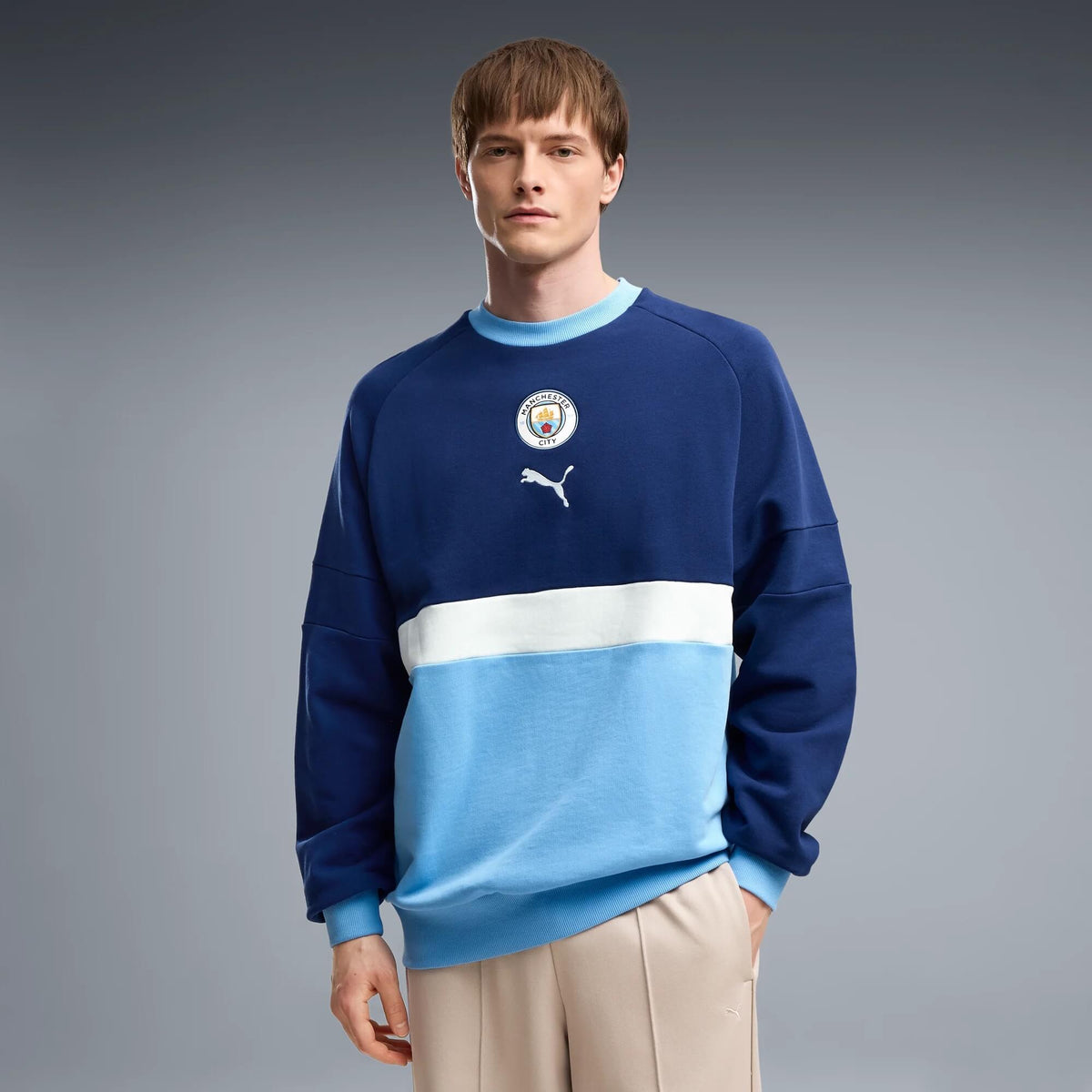 Puma 2026-27 Manchester City Men's FtblCulture Relaxed Crew Sweatshirt (Model - Front)