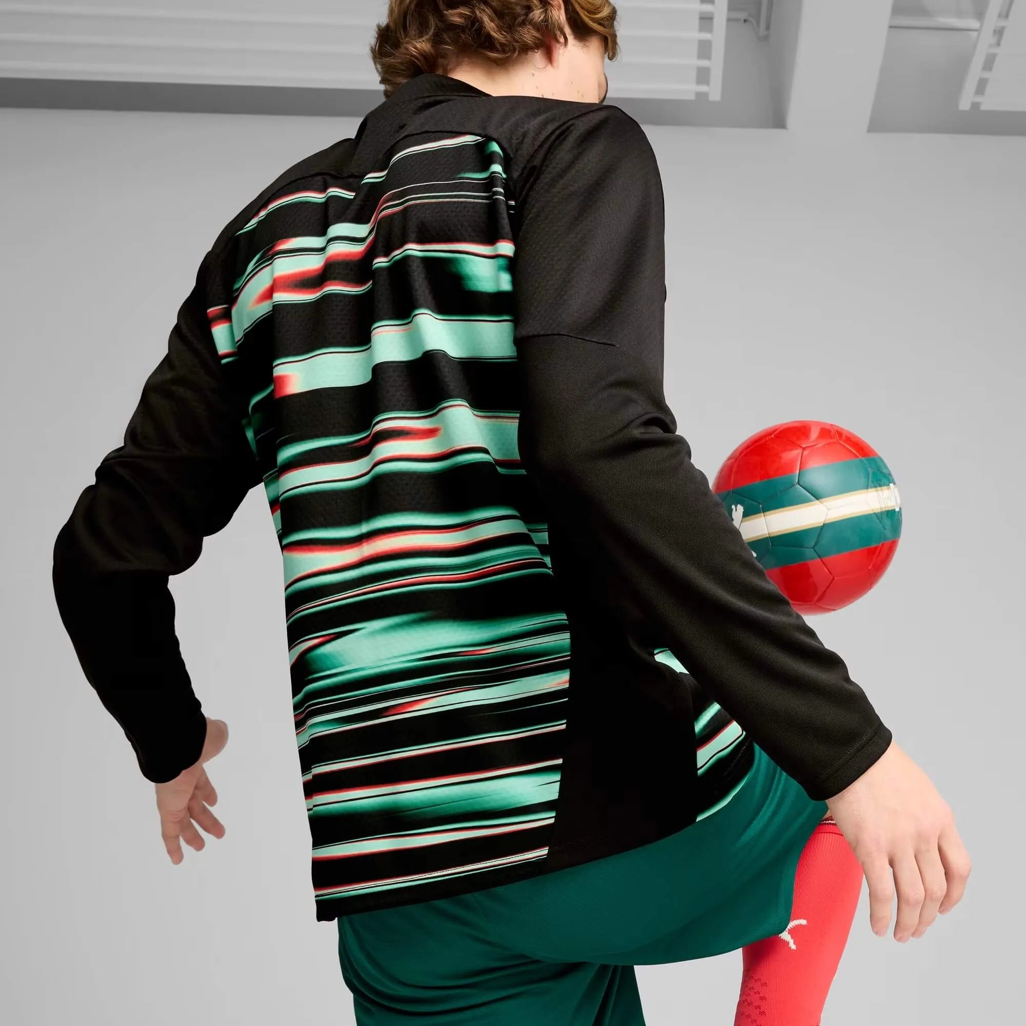 Puma 2025-26 Portugal Men's Pre-Match 1/4 Zip Top (Detail 2)