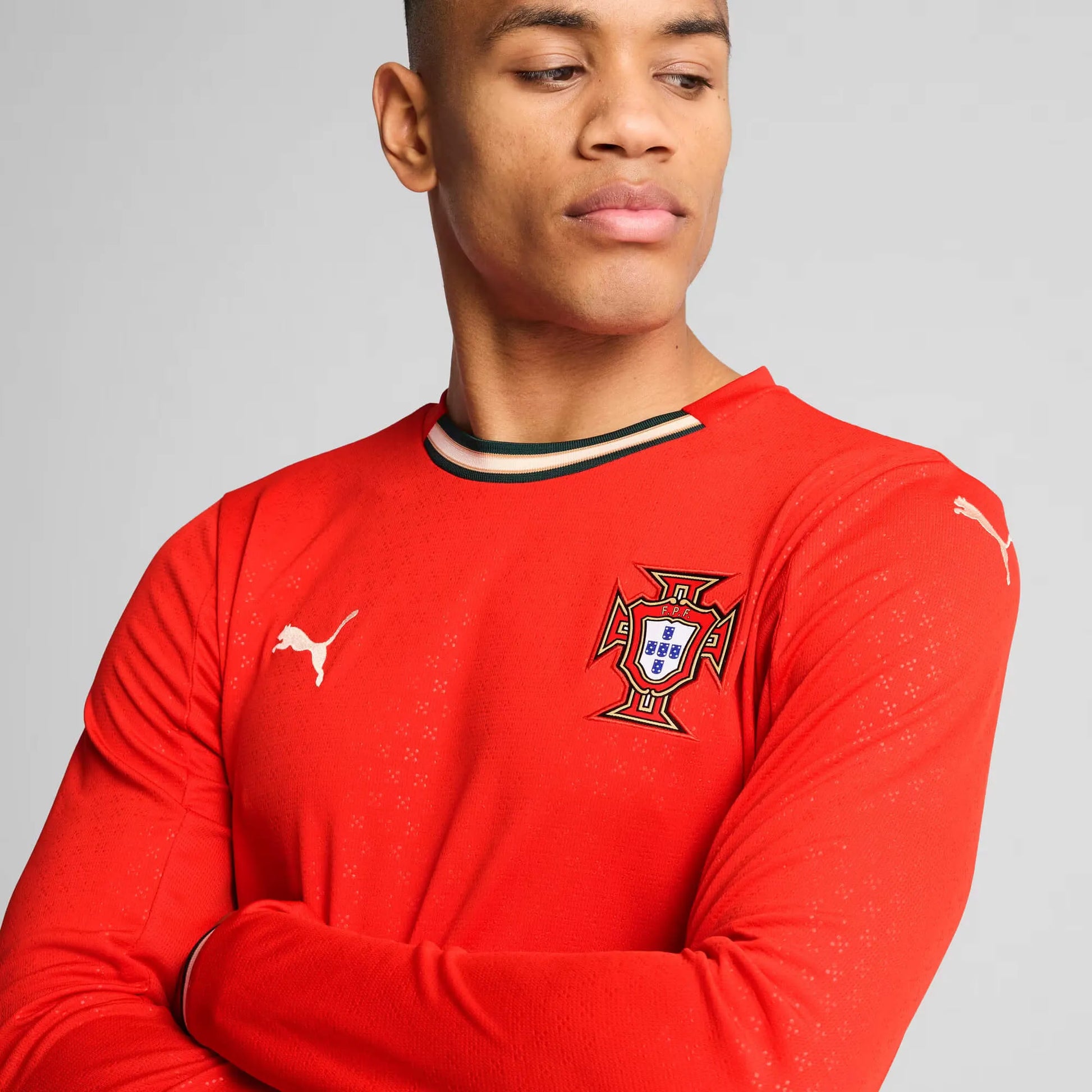 Puma 2025-26 Portugal Men's Stadium Home Long-Sleeve Jersey (Detail 1)