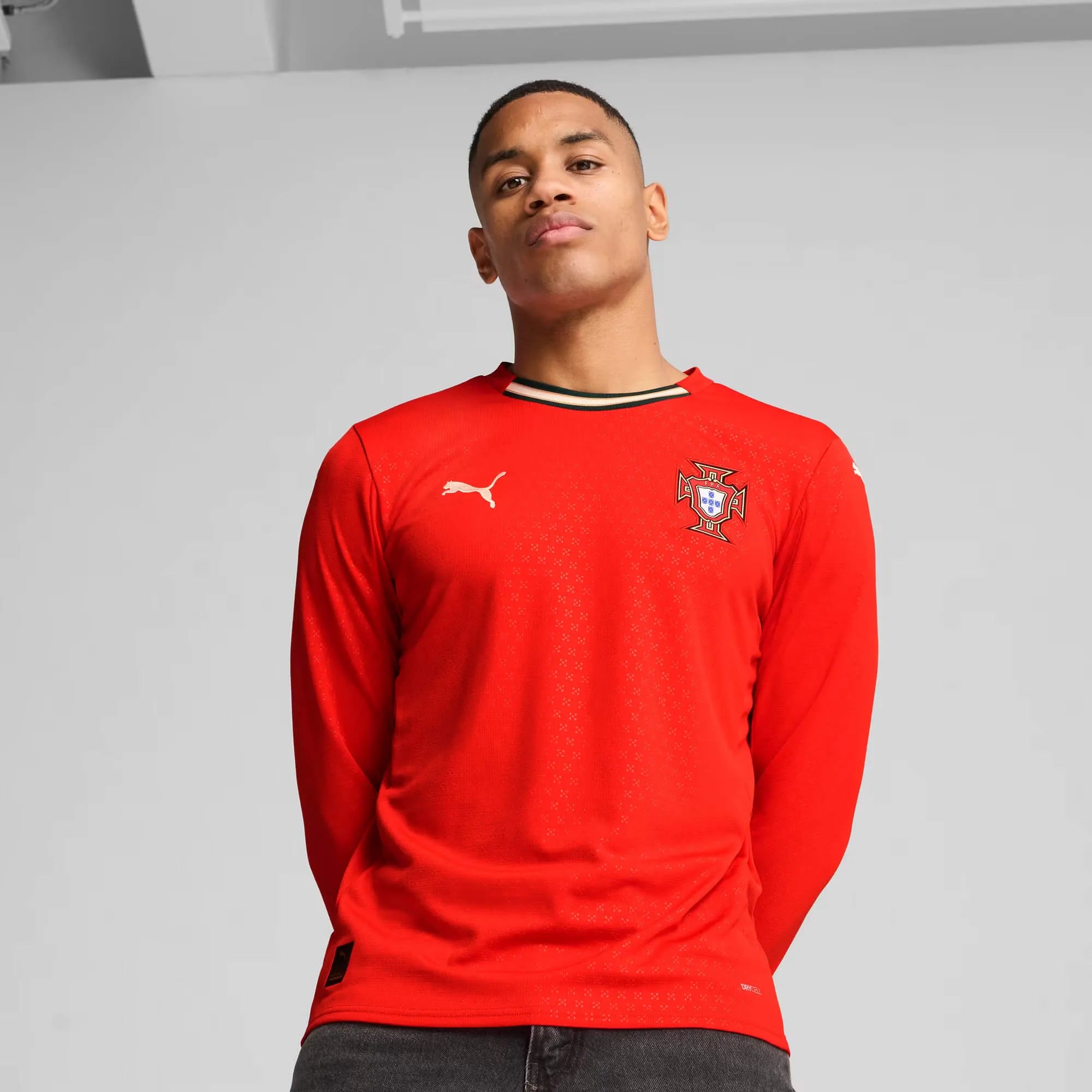 Puma 2025-26 Portugal Men's Stadium Home Long-Sleeve Jersey (Model - Front)